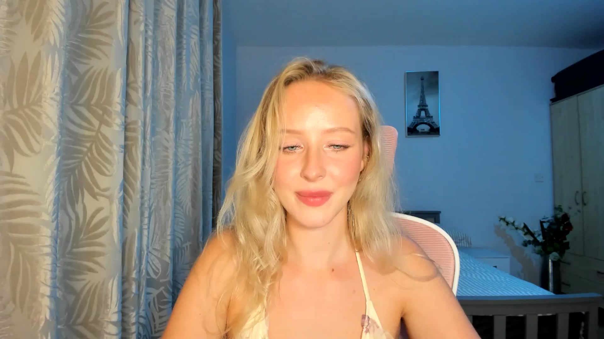 Gallery image thumbnail from Lamantina's myfreecams stream on, 10/04/2025, 24:01 image 19 of 20