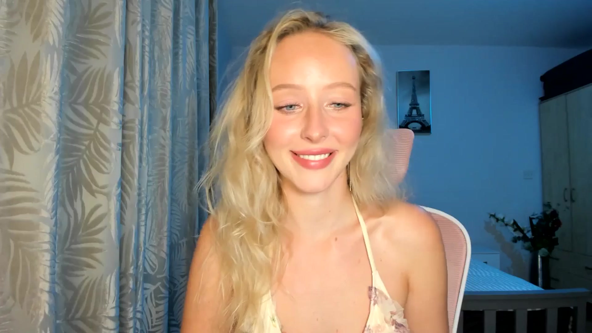 Gallery image thumbnail from Lamantina's myfreecams stream on, 10/04/2025, 24:01 image 15 of 20