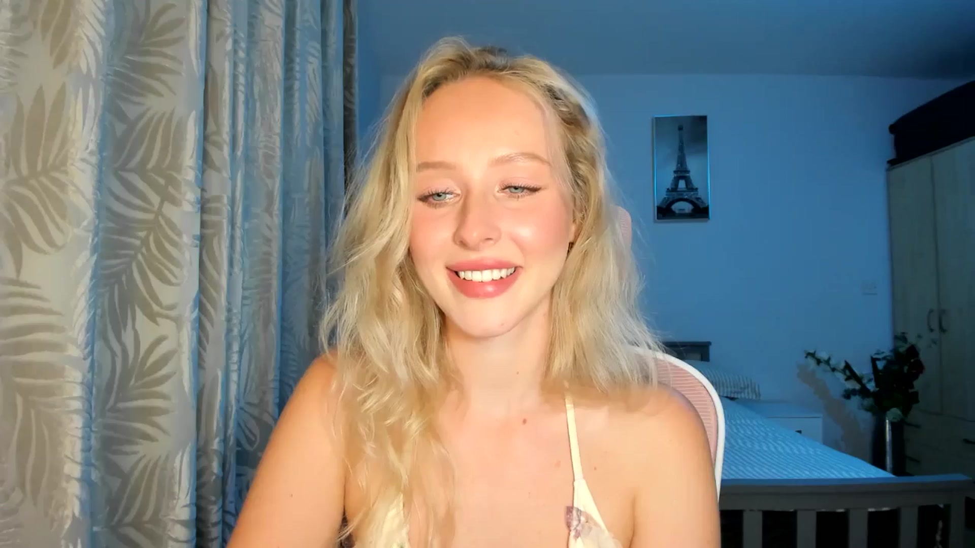 Gallery image thumbnail from Lamantina's myfreecams stream on, 10/04/2025, 24:01 image 3 of 20