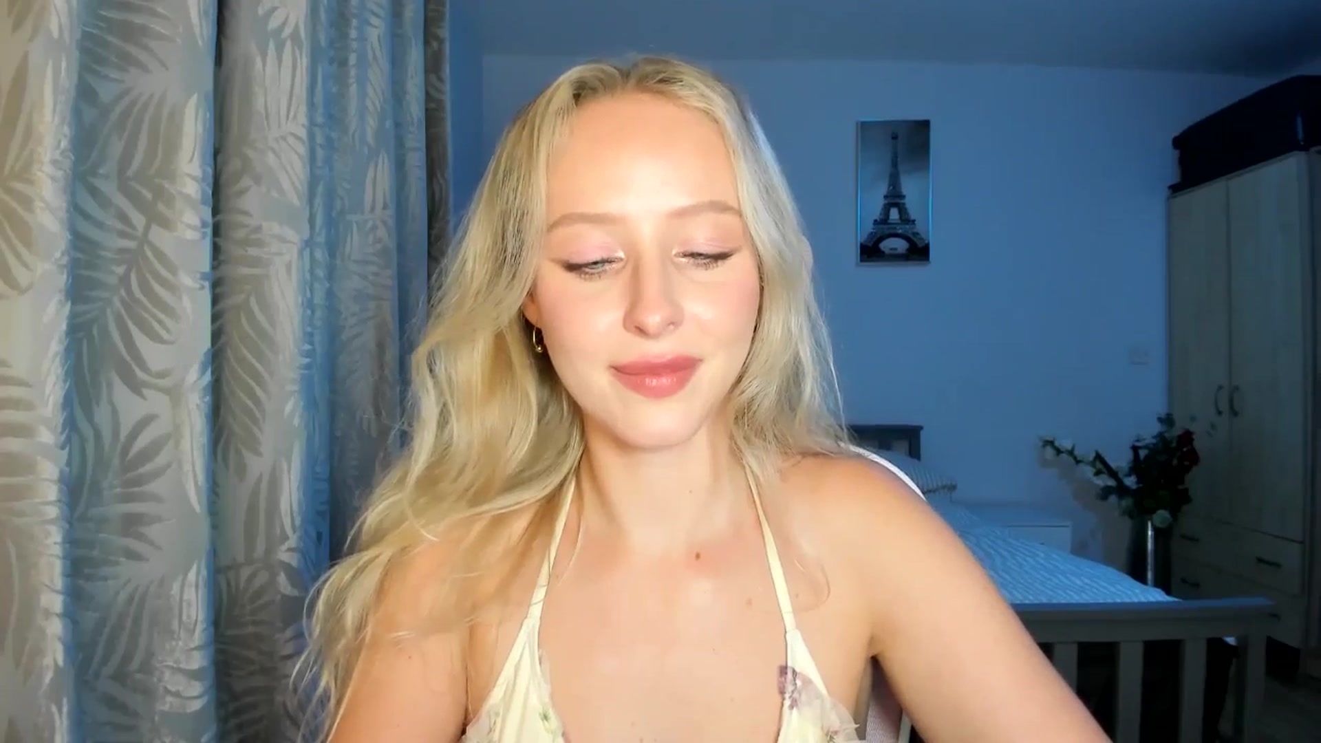Gallery image thumbnail from Lamantina's myfreecams stream on, 10/05/2025, 24:07 image 10 of 20