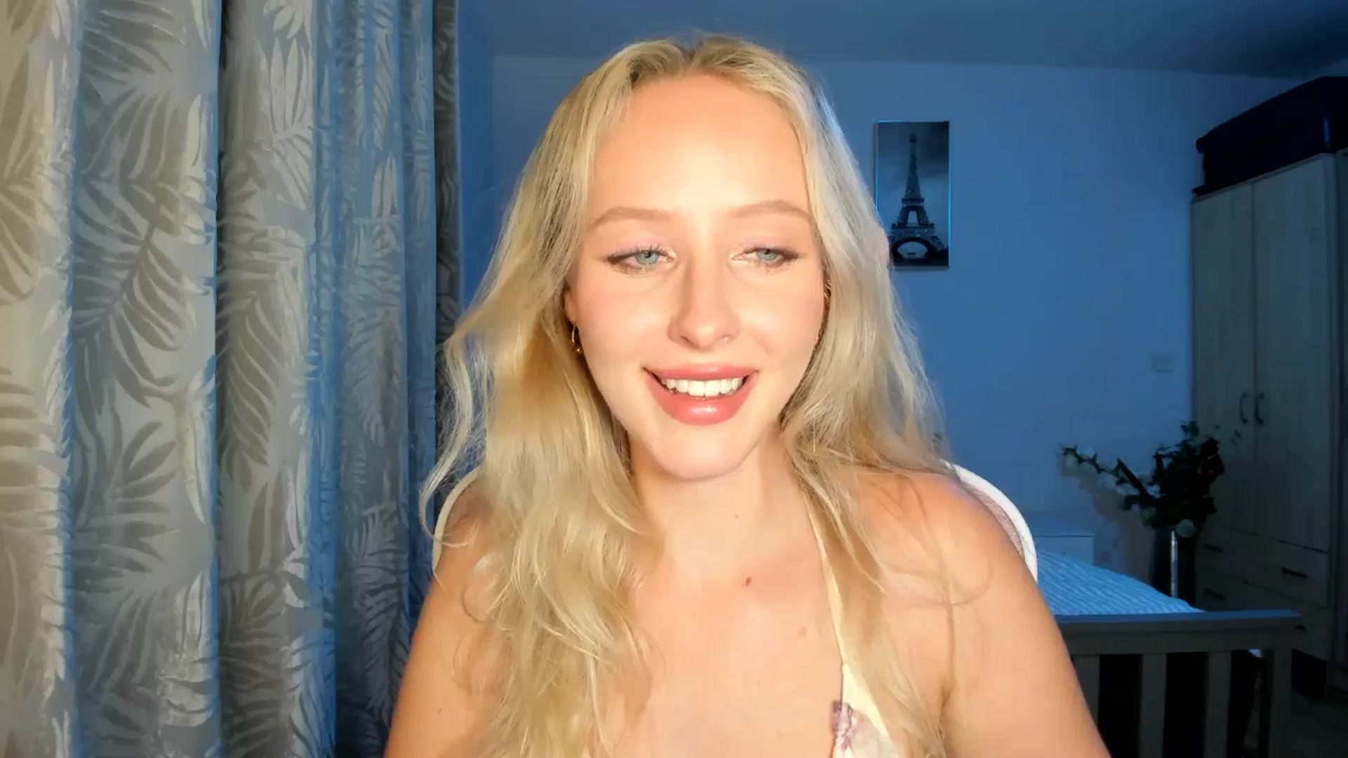 Gallery image thumbnail from Lamantina's myfreecams stream on, 10/05/2025, 24:07 image 2 of 20