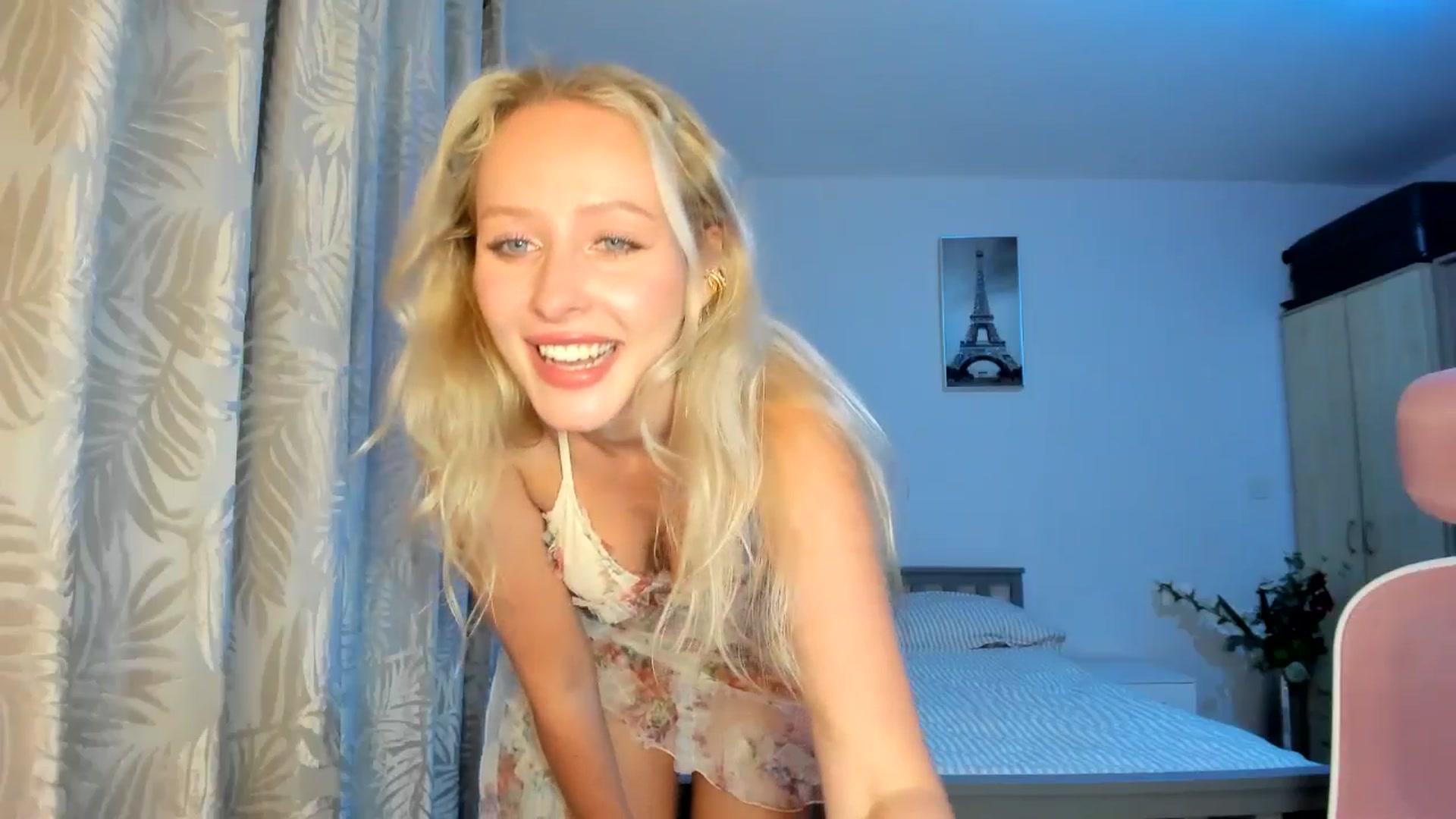 Gallery image thumbnail from Lamantina's myfreecams stream on, 10/05/2025, 24:07 image 19 of 20