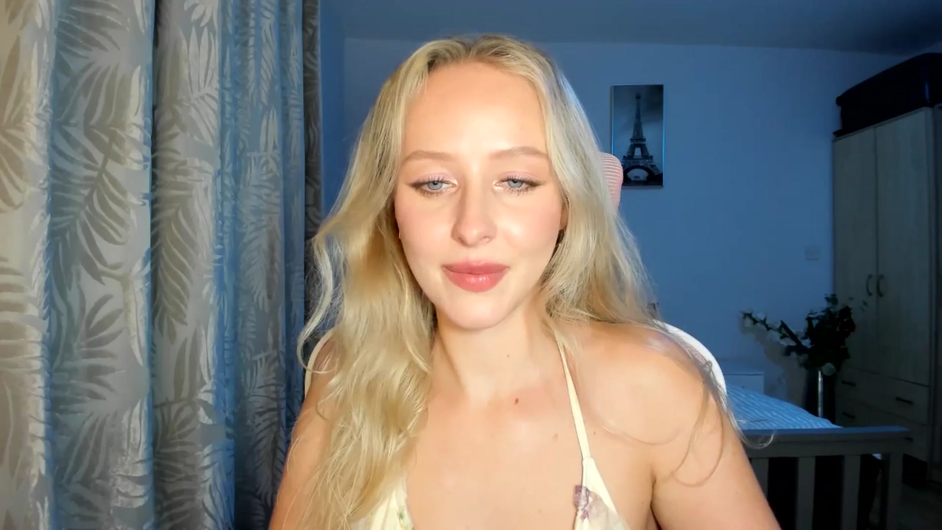 Gallery image thumbnail from Lamantina's myfreecams stream on, 10/05/2025, 24:07 image 5 of 20