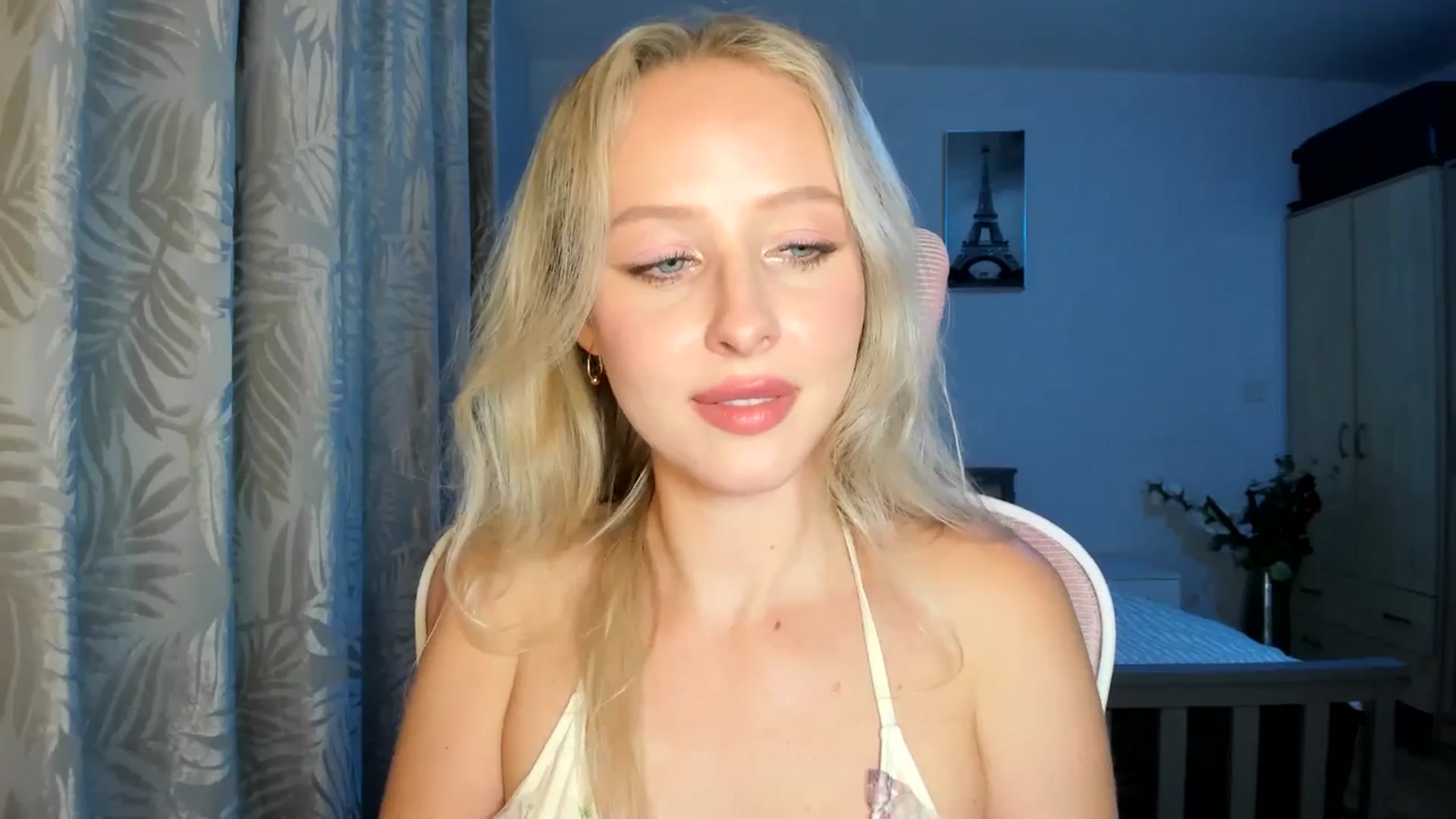 Gallery image thumbnail from Lamantina's myfreecams stream on, 10/05/2025, 24:07 image 11 of 20