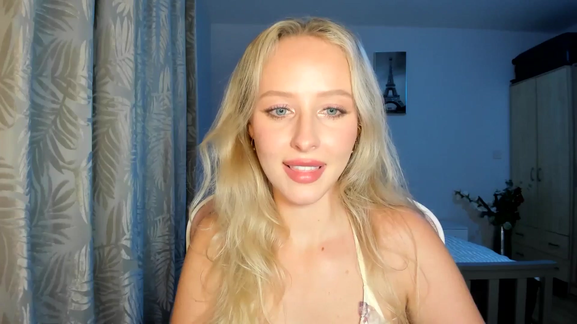 Gallery image thumbnail from Lamantina's myfreecams stream on, 10/05/2025, 24:07 image 3 of 20