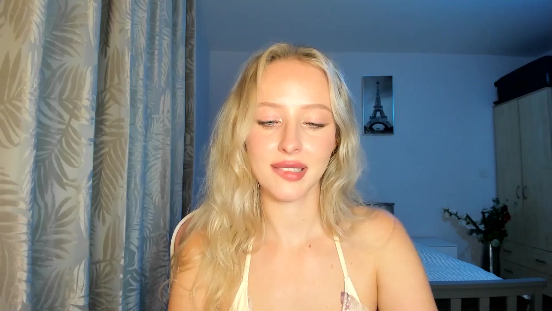 Gallery image thumbnail from Lamantina's myfreecams stream on, 10/05/2025, 02:12 image 11 of 20