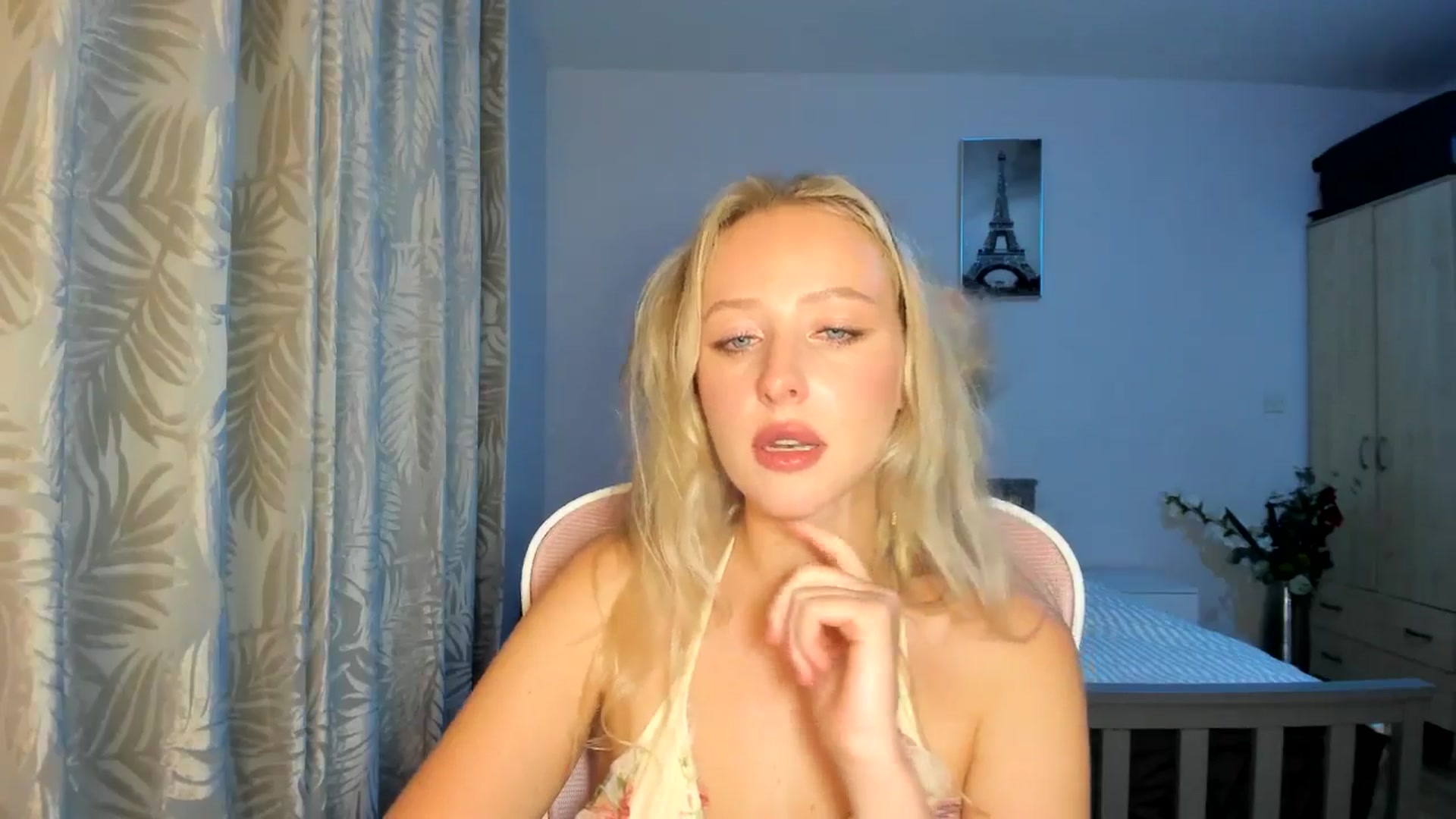 Gallery image thumbnail from Lamantina's myfreecams stream on, 10/05/2025, 02:52 image 6 of 20