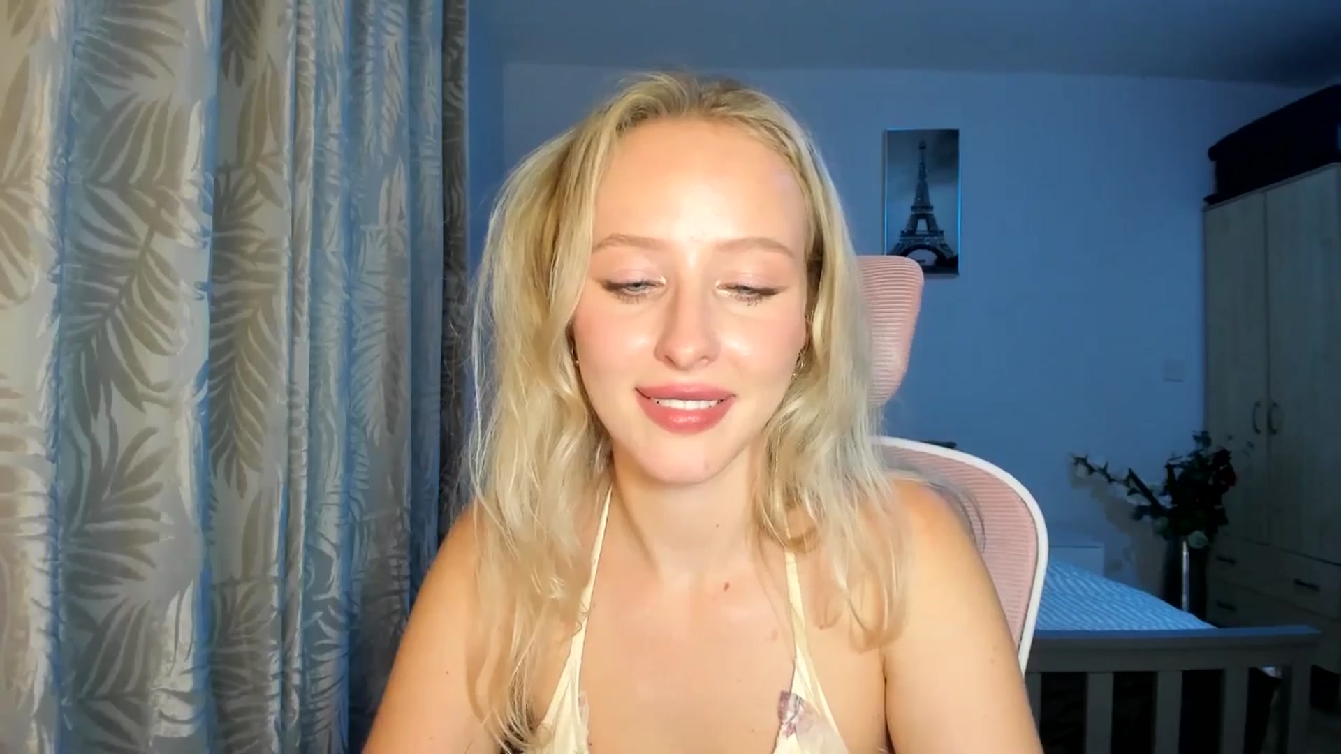 Gallery image thumbnail from Lamantina's myfreecams stream on, 10/05/2025, 02:52 image 8 of 20