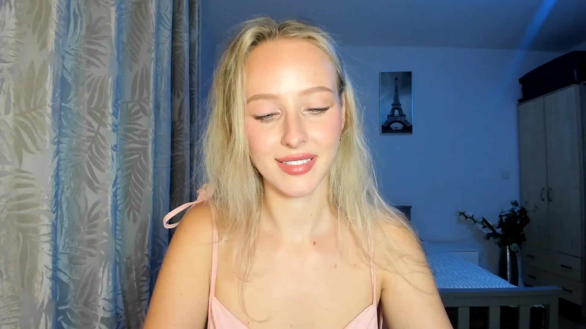 Gallery image thumbnail from Lamantina's myfreecams stream on, 10/06/2025, 01:15 image 13 of 20