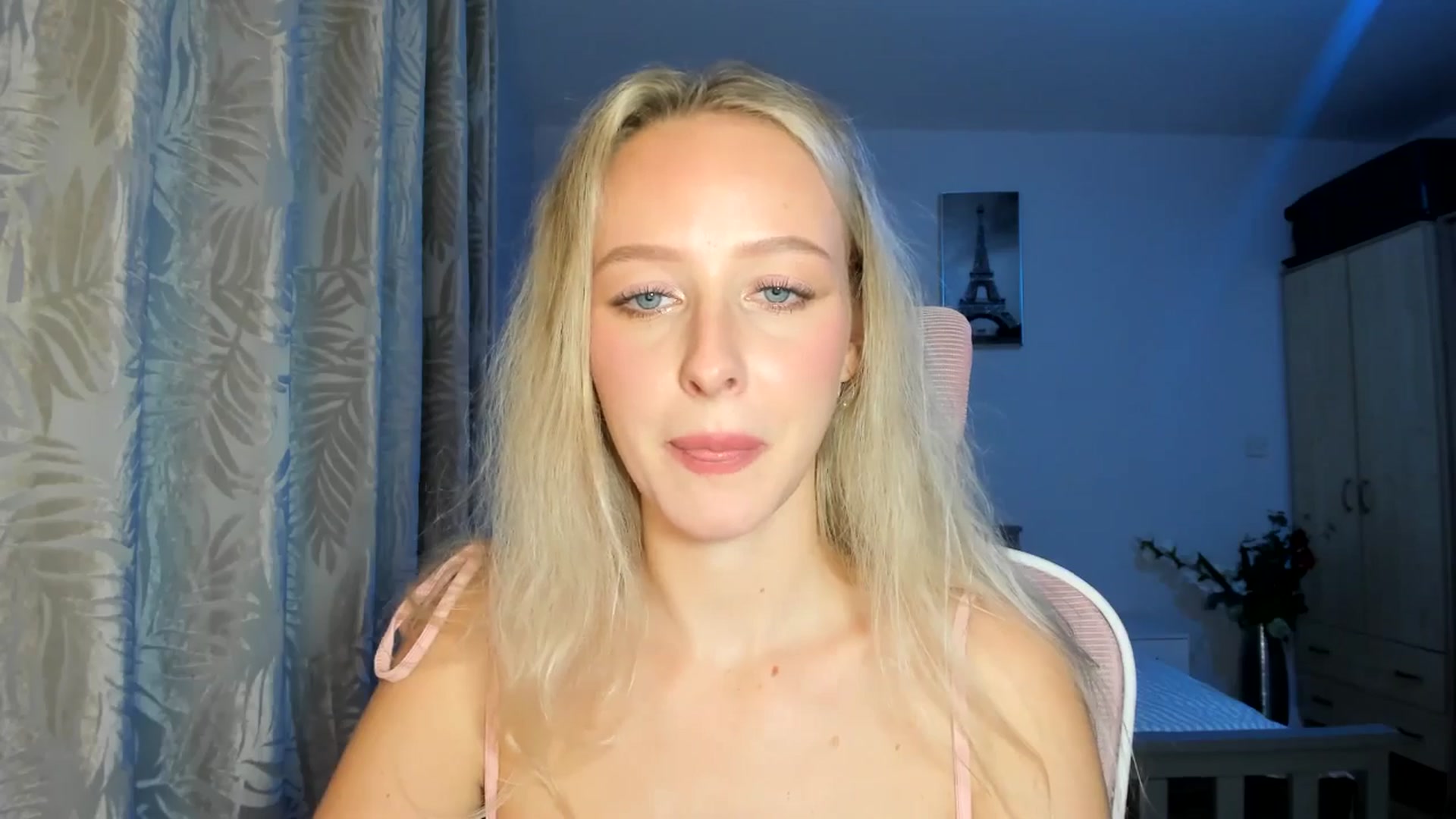Gallery image thumbnail from Lamantina's myfreecams stream on, 10/06/2025, 02:30 image 12 of 20