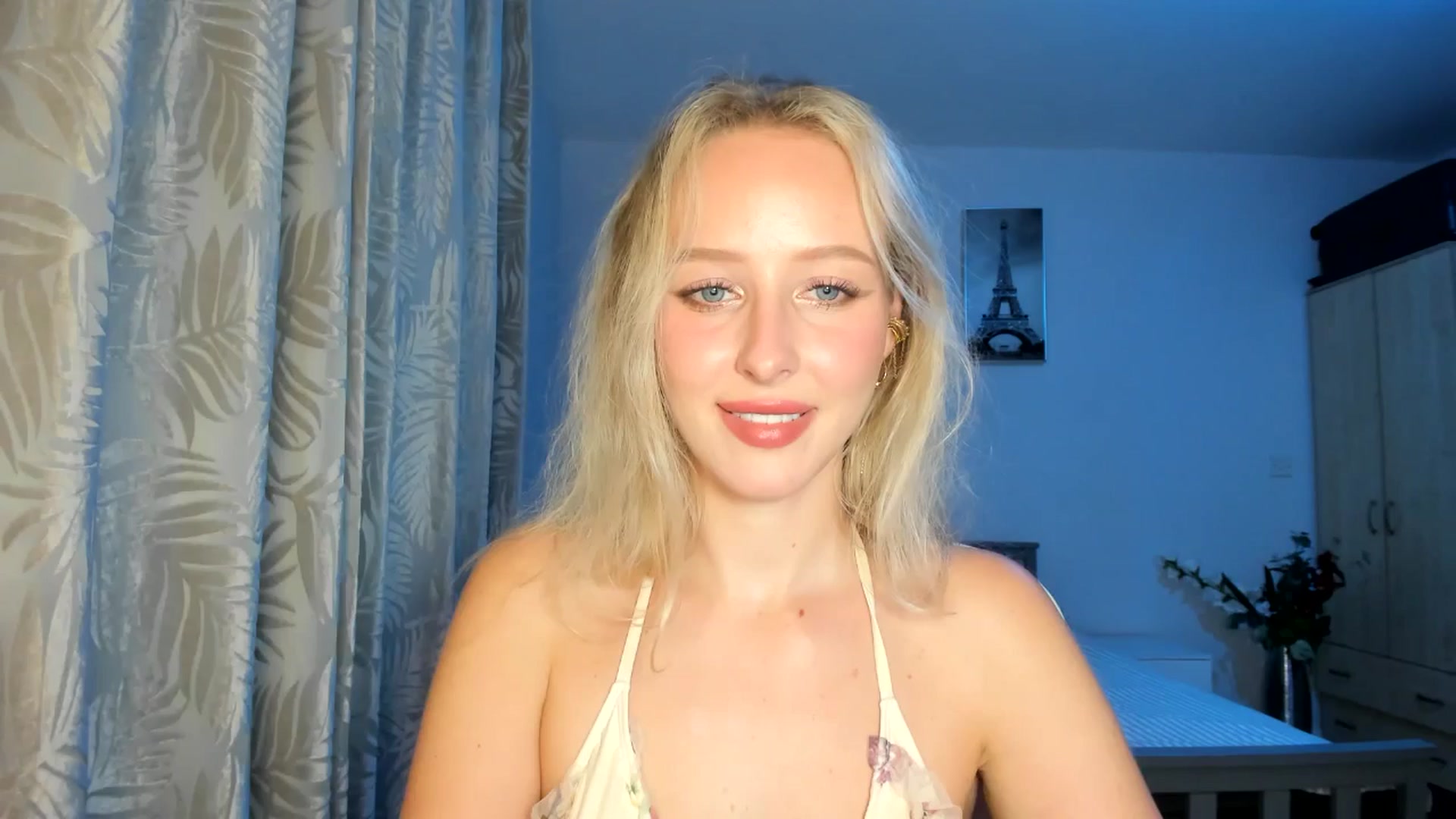 Gallery image thumbnail from Lamantina's myfreecams stream on, 10/06/2025, 23:04 image 19 of 20
