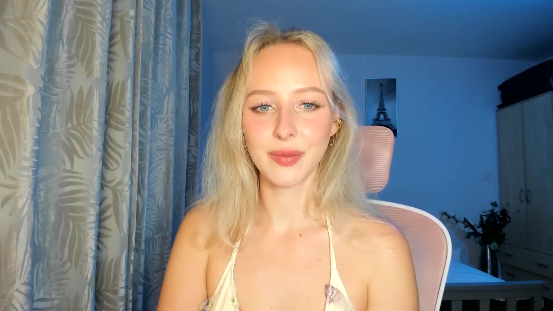 Gallery image thumbnail from Lamantina's myfreecams stream on, 10/06/2025, 23:04 image 8 of 20