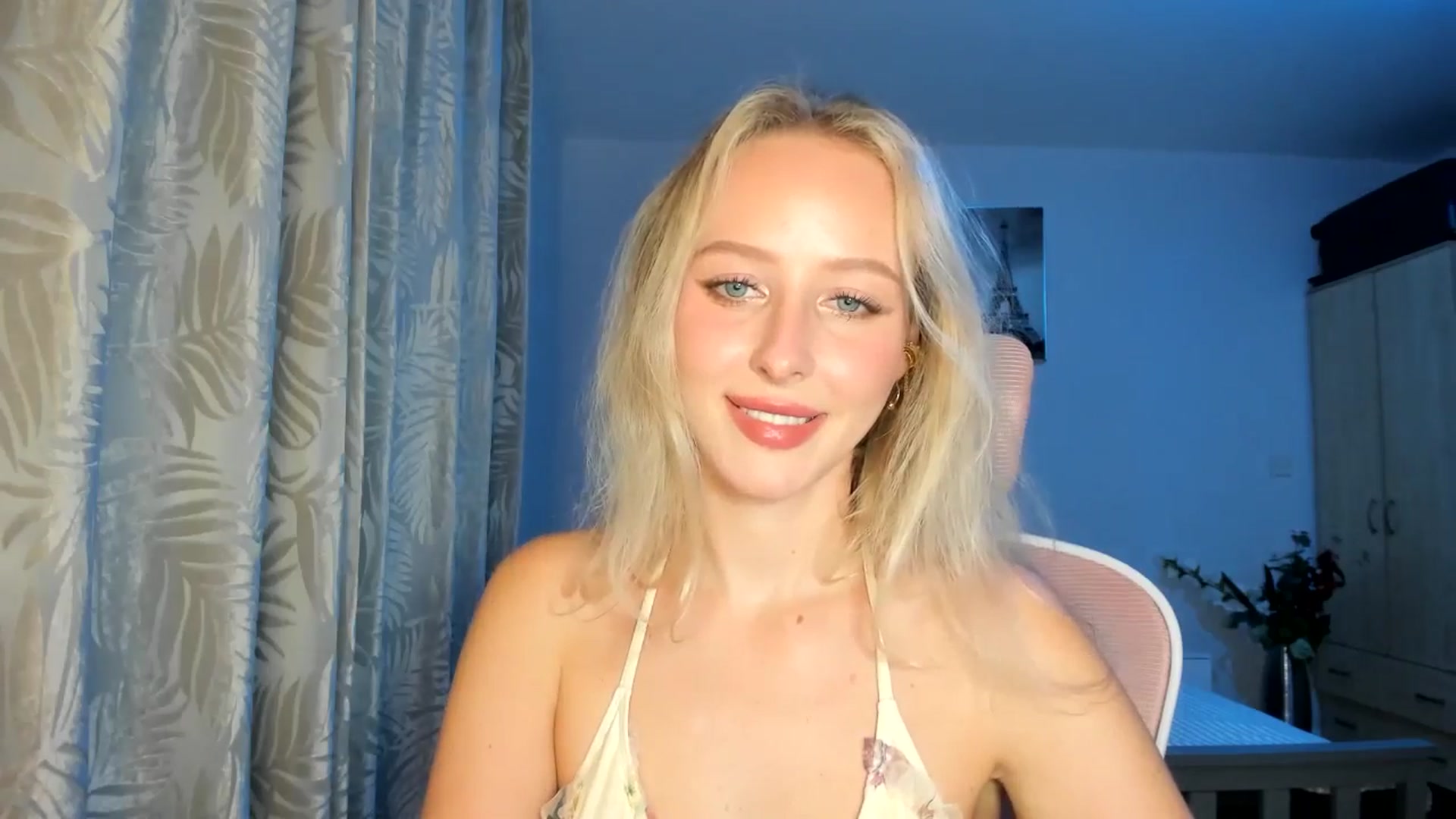 Gallery image thumbnail from Lamantina's myfreecams stream on, 10/06/2025, 23:04 image 6 of 20