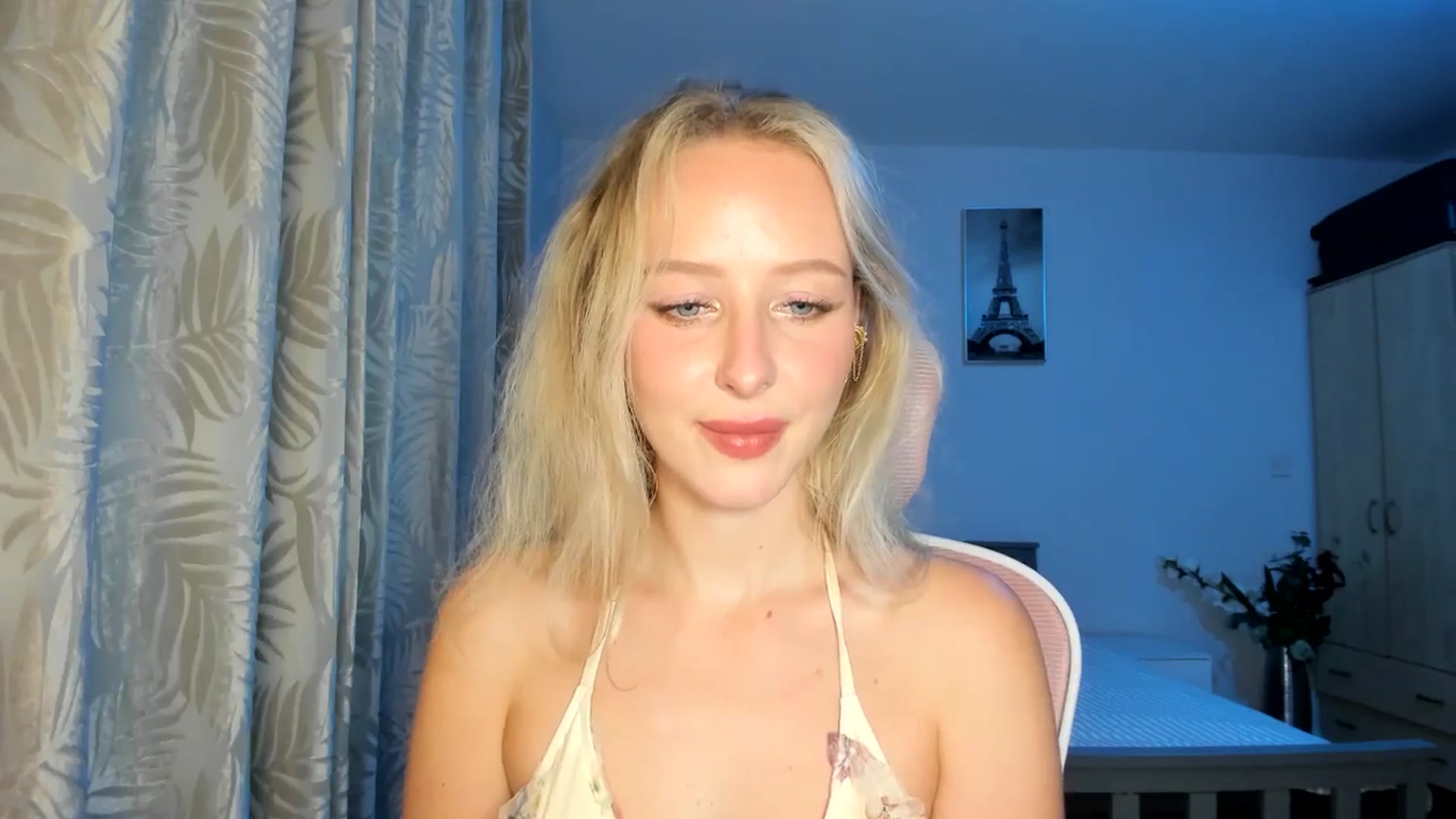 Gallery image thumbnail from Lamantina's myfreecams stream on, 10/06/2025, 23:04 image 16 of 20