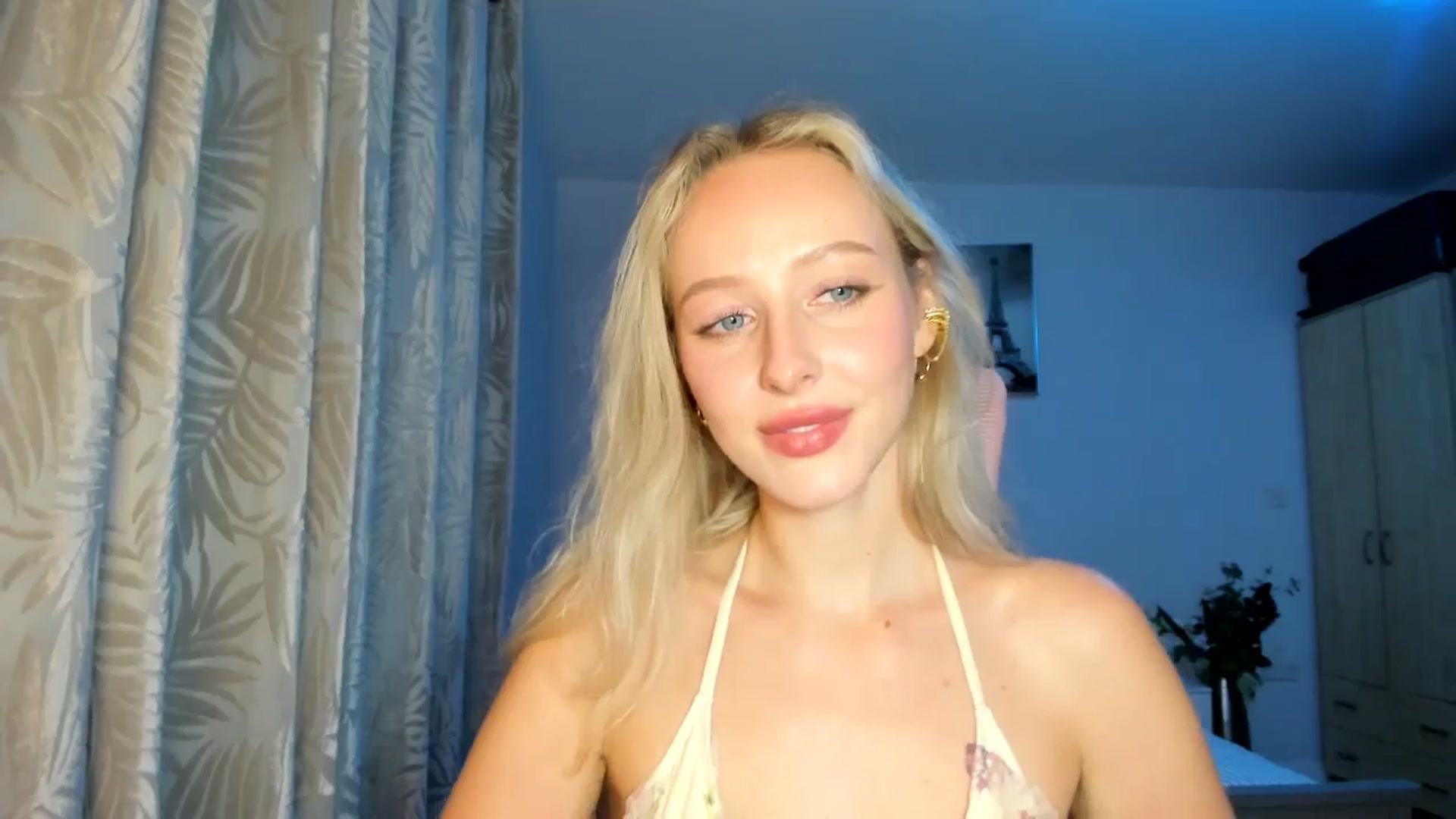 Gallery image thumbnail from Lamantina's myfreecams stream on, 10/07/2025, 23:27 image 4 of 20