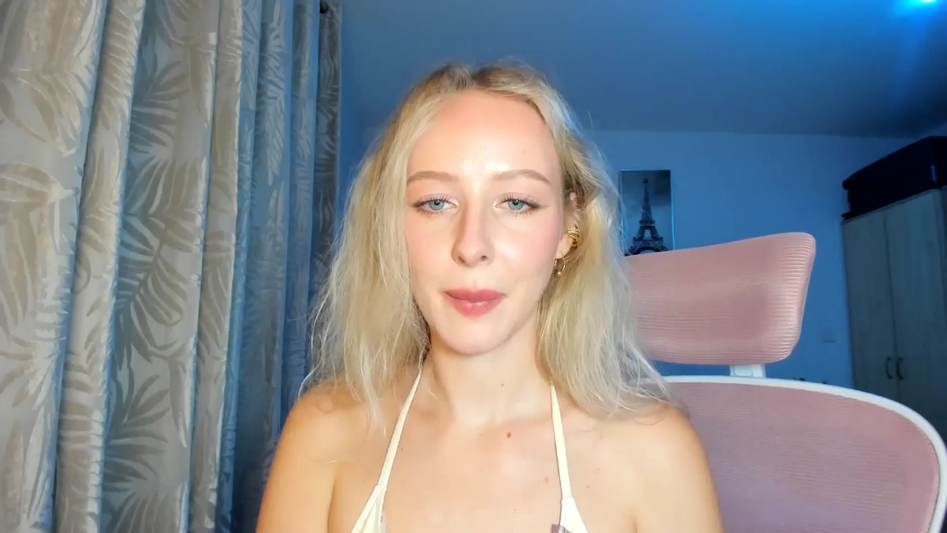 Gallery image thumbnail from Lamantina's myfreecams stream on, 10/07/2025, 23:27 image 10 of 20