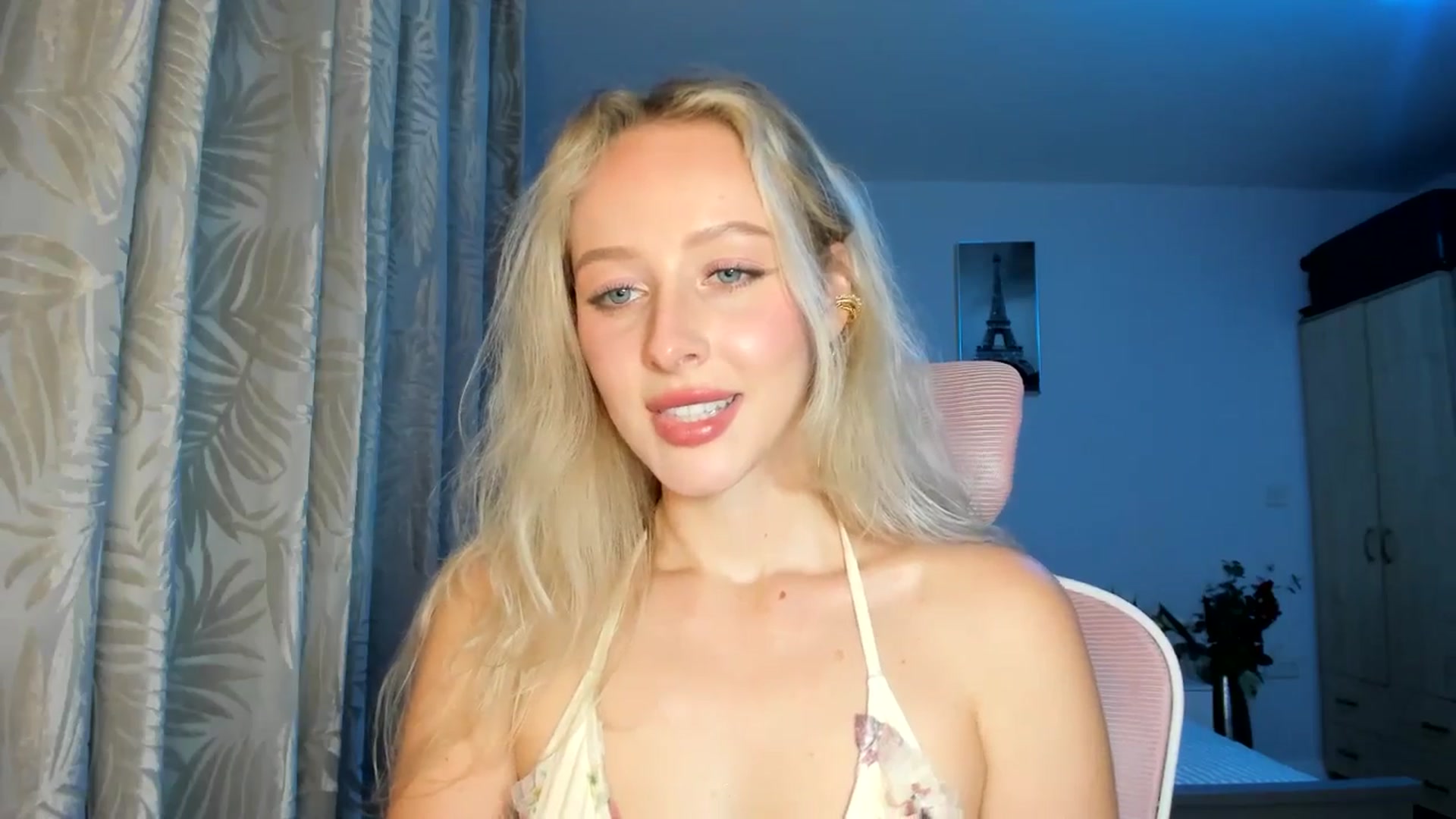 Gallery image thumbnail from Lamantina's myfreecams stream on, 10/07/2025, 23:27 image 3 of 20