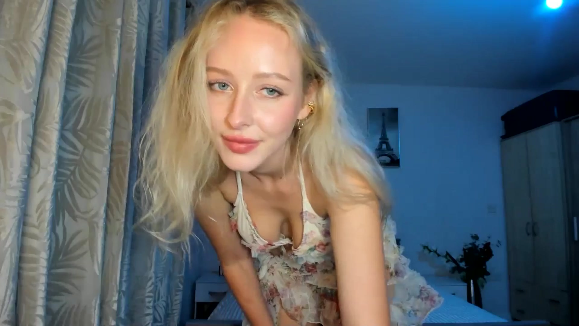 Gallery image thumbnail from Lamantina's myfreecams stream on, 10/07/2025, 23:27 image 15 of 20