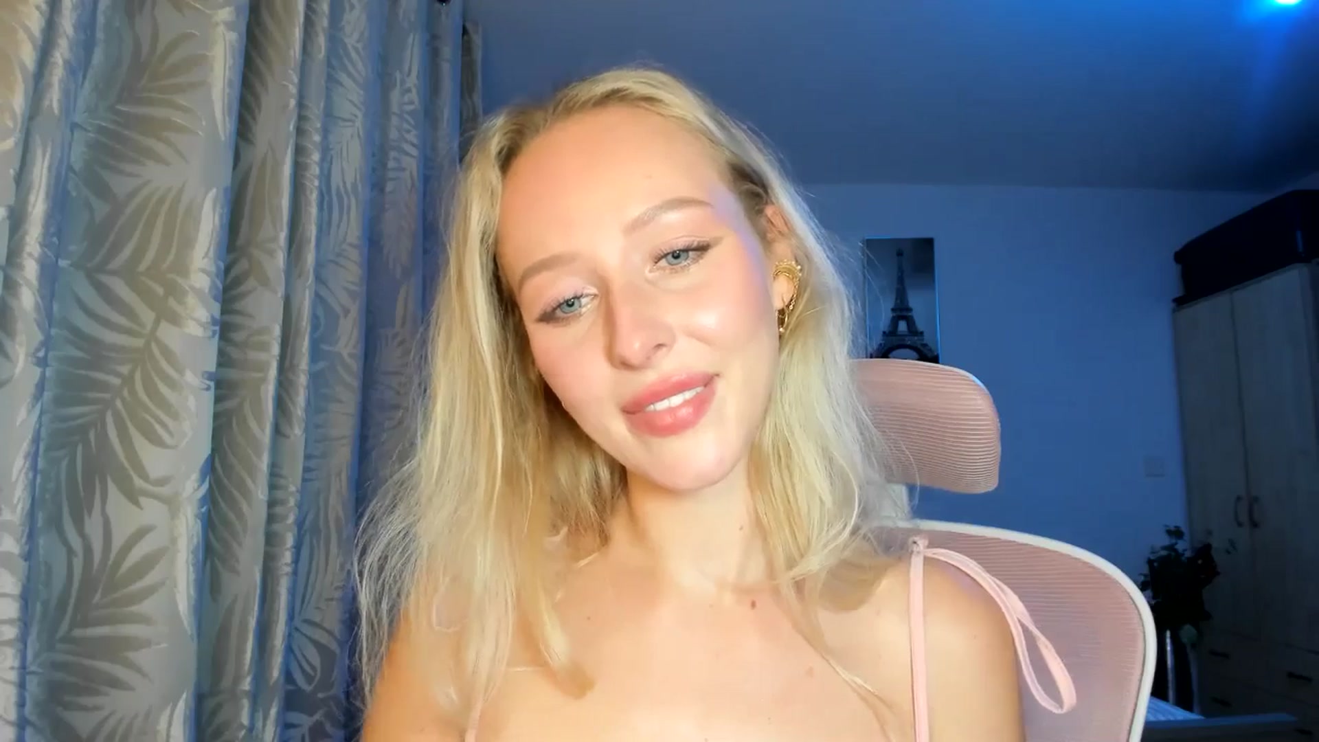 Gallery image thumbnail from Lamantina's myfreecams stream on, 10/08/2025, 23:16 image 18 of 20