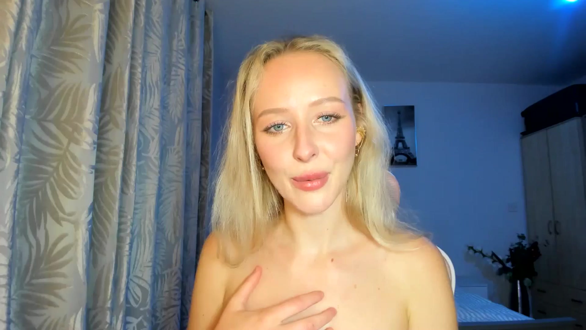 Gallery image thumbnail from Lamantina's myfreecams stream on, 10/08/2025, 23:16 image 10 of 20