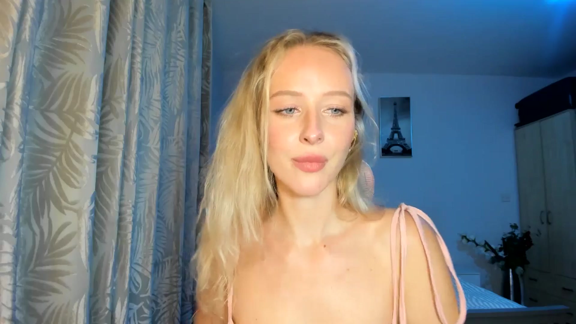 Gallery image thumbnail from Lamantina's myfreecams stream on, 10/09/2025, 01:35 image 15 of 20