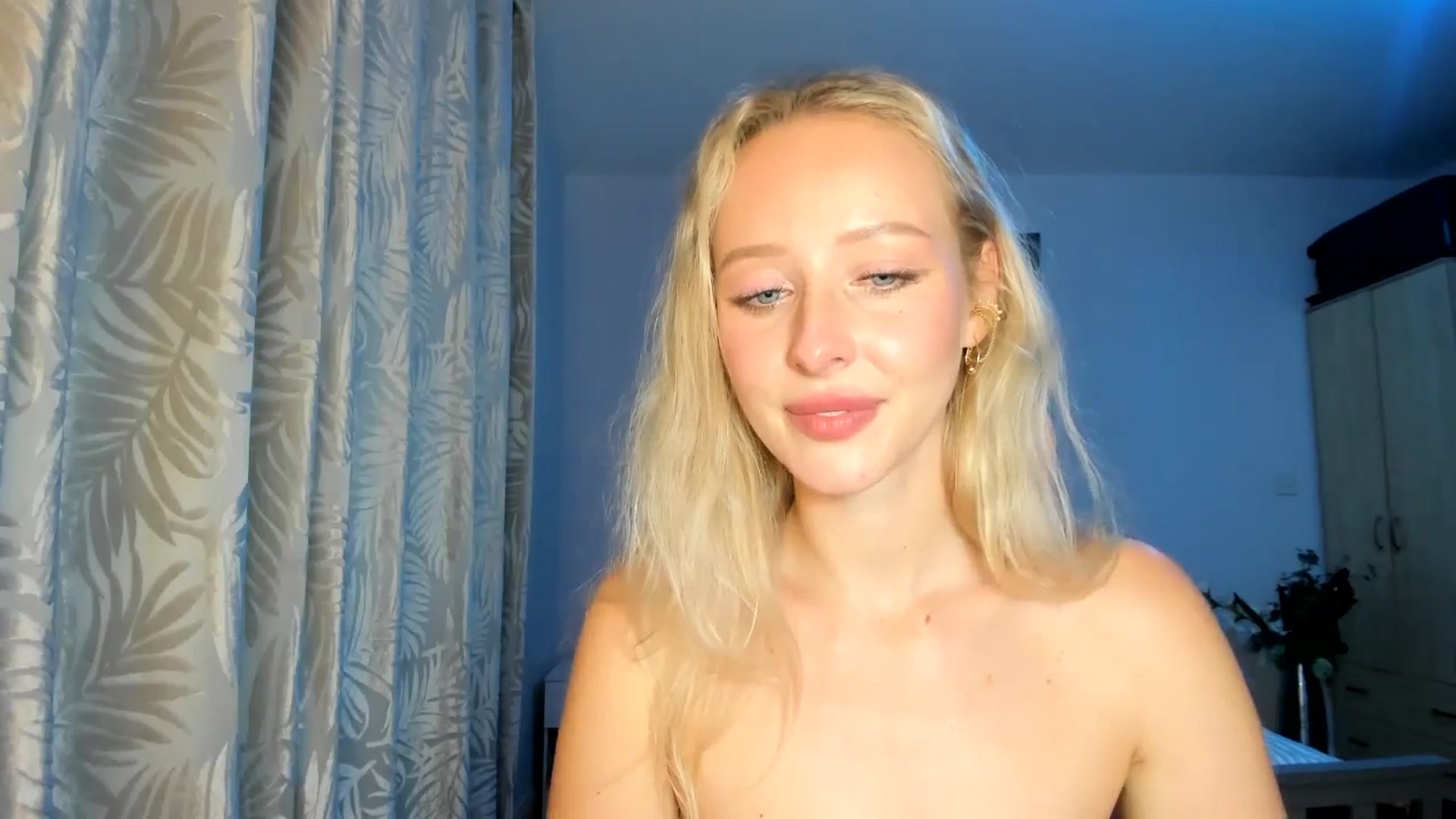 Gallery image thumbnail from Lamantina's myfreecams stream on, 10/09/2025, 01:35 image 4 of 20