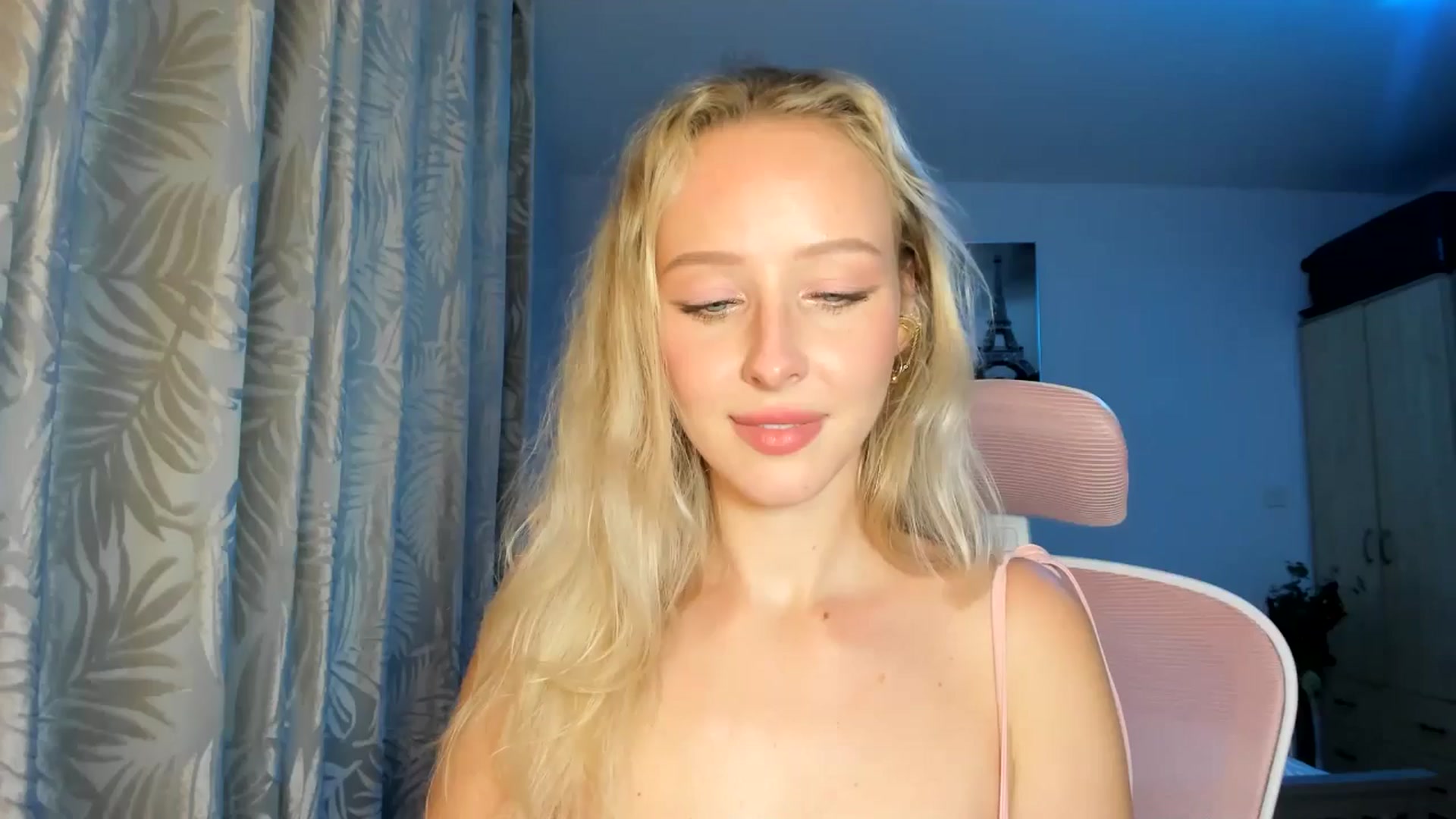 Gallery image thumbnail from Lamantina's myfreecams stream on, 10/09/2025, 01:35 image 1 of 20