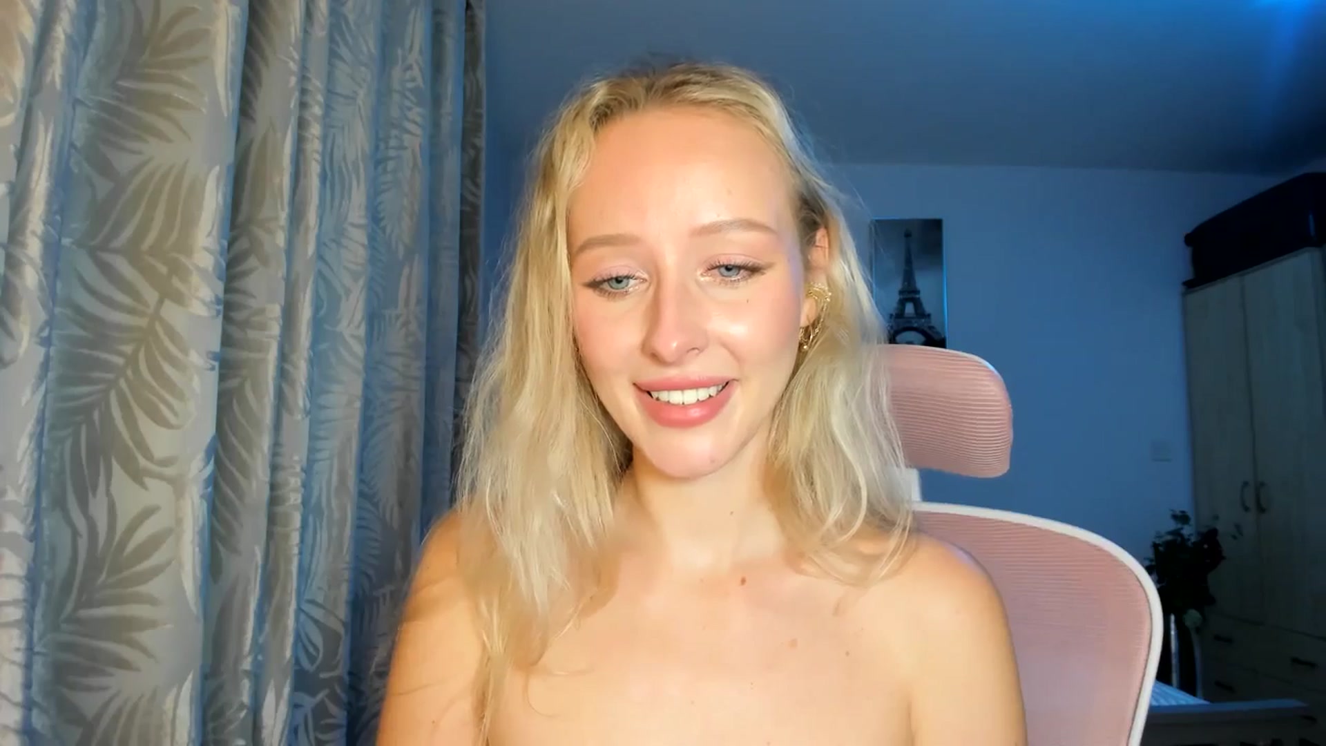 Gallery image thumbnail from Lamantina's myfreecams stream on, 10/09/2025, 01:35 image 2 of 20