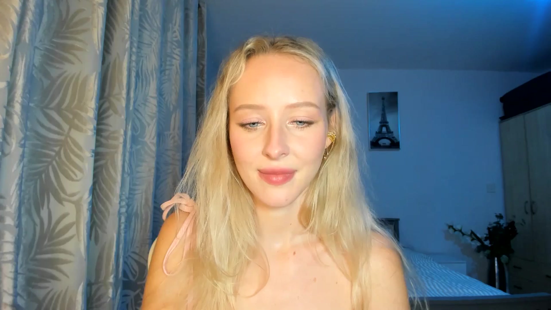 Gallery image thumbnail from Lamantina's myfreecams stream on, 10/09/2025, 02:23 image 15 of 20