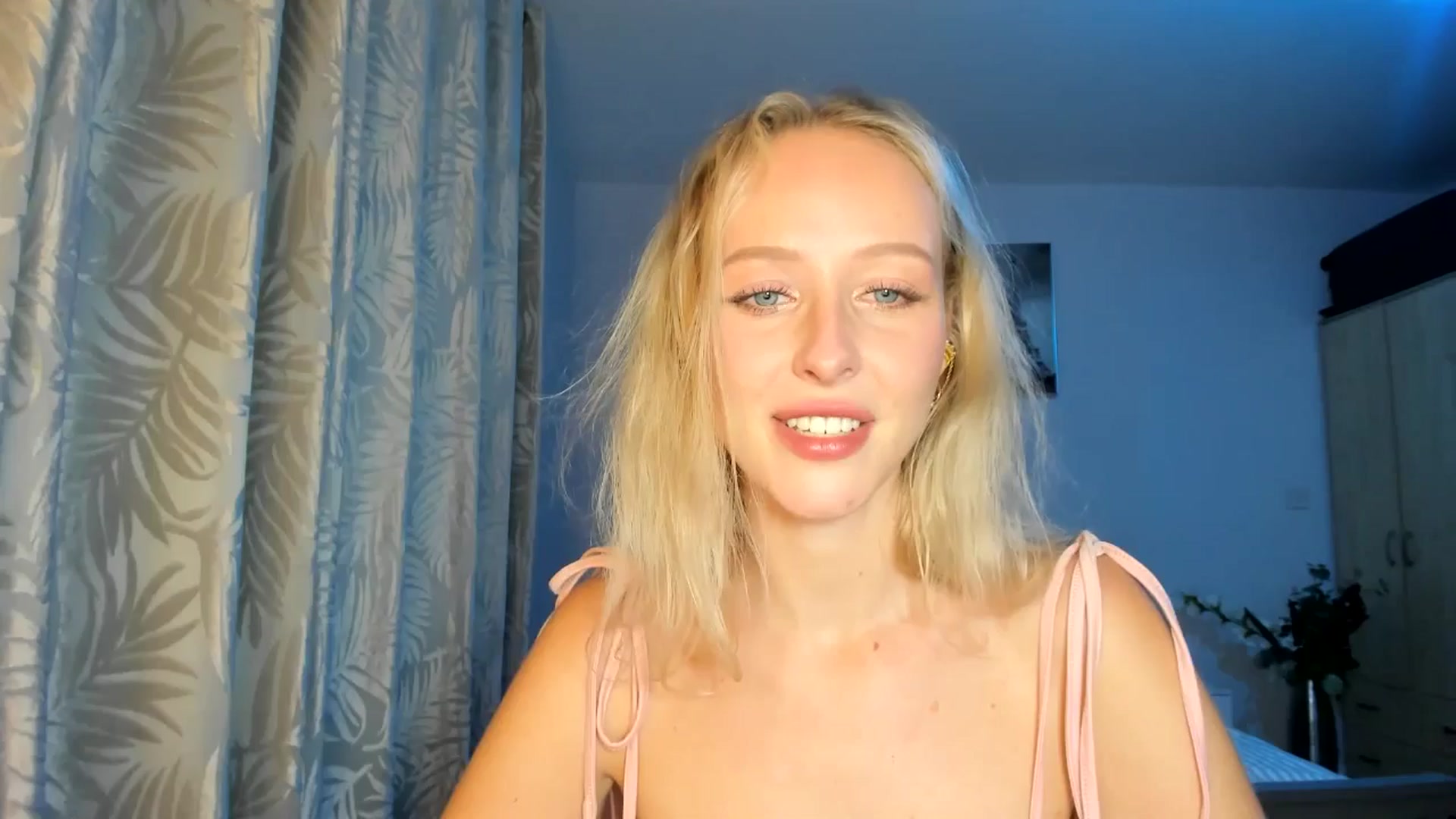 Gallery image thumbnail from Lamantina's myfreecams stream on, 10/09/2025, 02:23 image 10 of 20