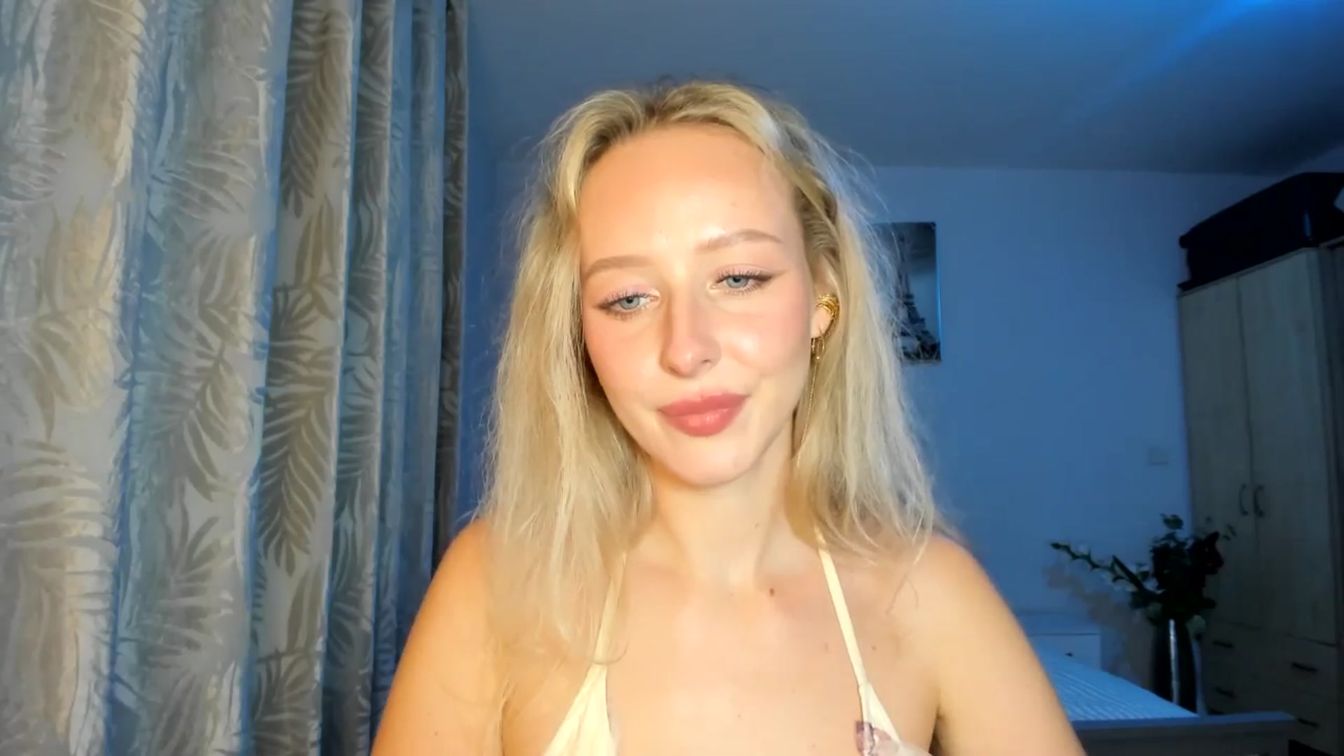 Gallery image thumbnail from Lamantina's myfreecams stream on, 10/09/2025, 22:49 image 6 of 20