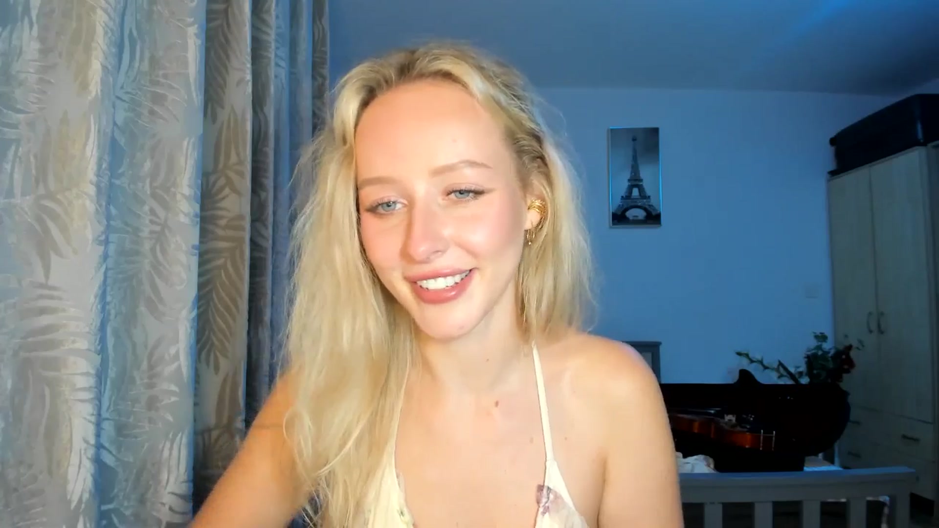 Gallery image thumbnail from Lamantina's myfreecams stream on, 10/10/2025, 01:04 image 16 of 20