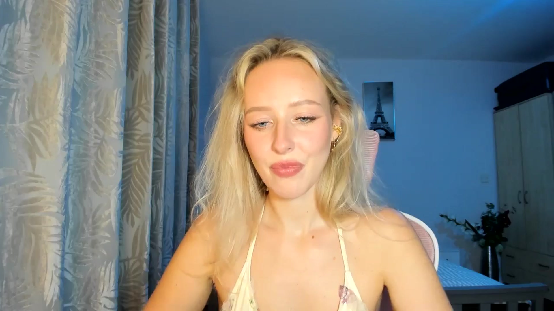 Gallery image thumbnail from Lamantina's myfreecams stream on, 10/10/2025, 01:04 image 4 of 20