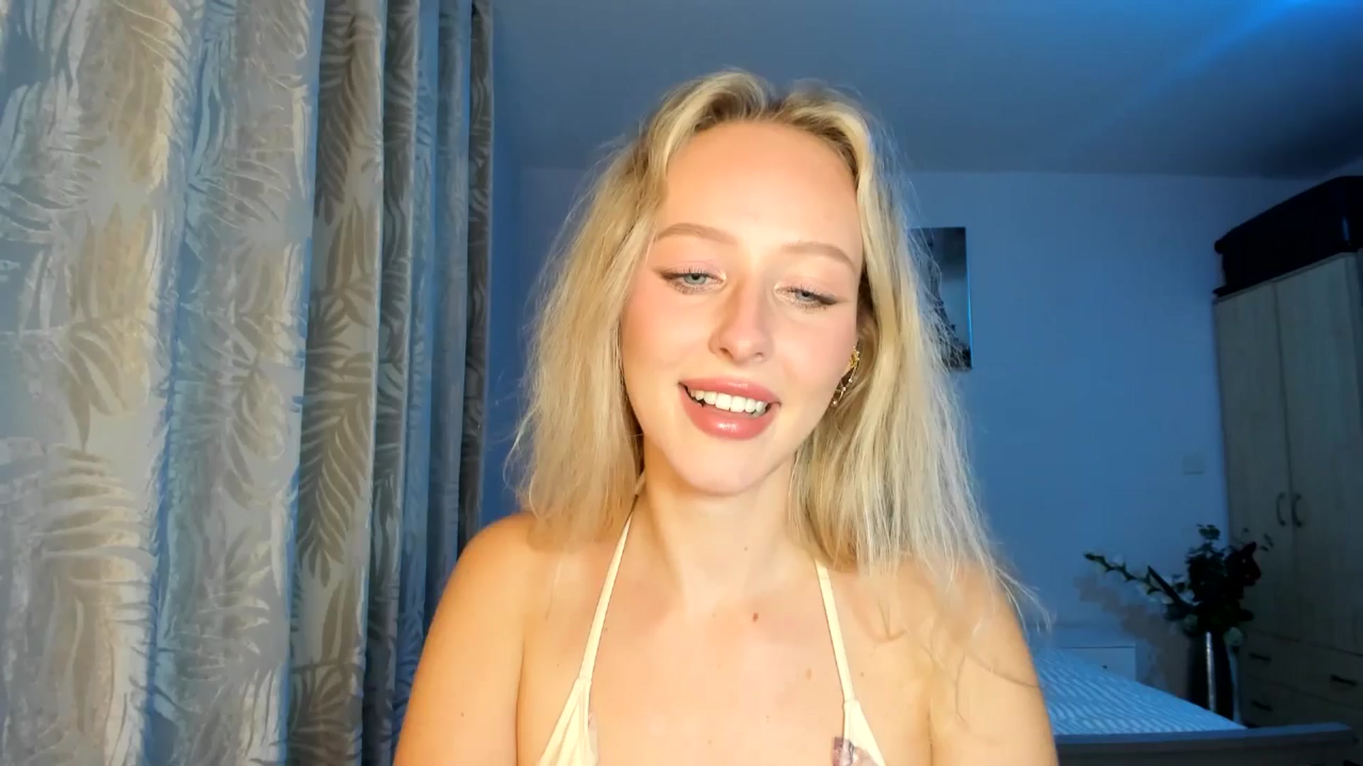 Gallery image thumbnail from Lamantina's myfreecams stream on, 10/10/2025, 01:04 image 1 of 20