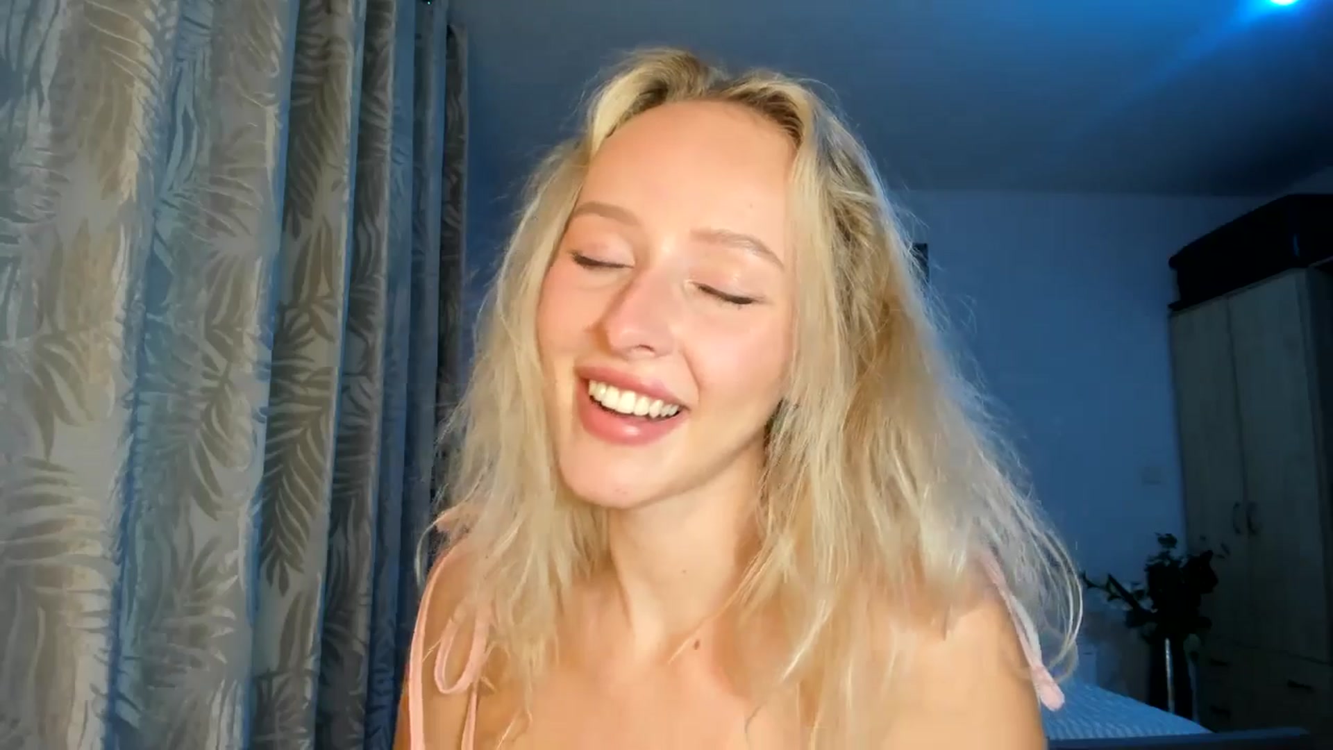 Gallery image thumbnail from Lamantina's myfreecams stream on, 10/10/2025, 02:32 image 7 of 20