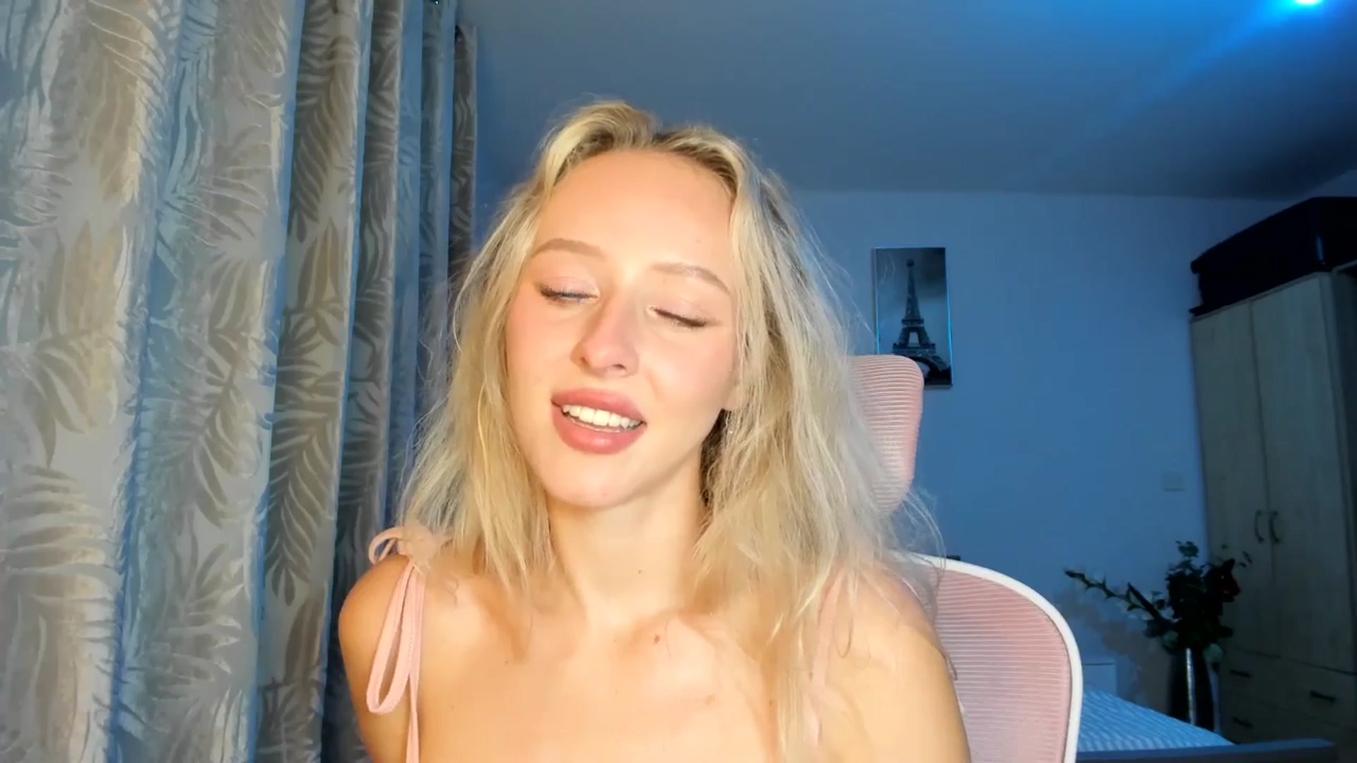 Gallery image thumbnail from Lamantina's myfreecams stream on, 10/10/2025, 02:32 image 4 of 20