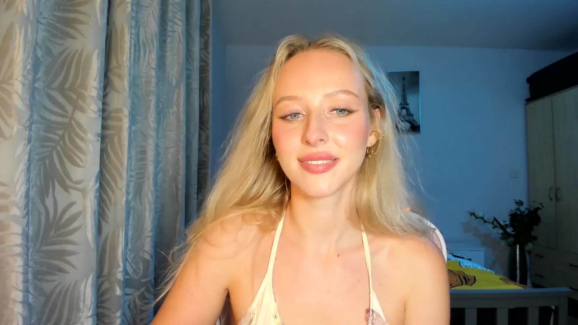 Gallery image thumbnail from Lamantina's myfreecams stream on, 10/12/2025, 02:48 image 6 of 20
