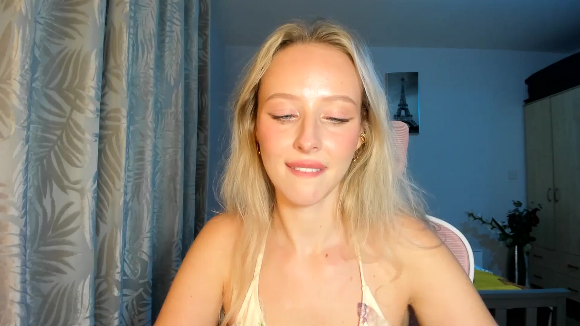 Gallery image thumbnail from Lamantina's myfreecams stream on, 10/12/2025, 02:48 image 13 of 20