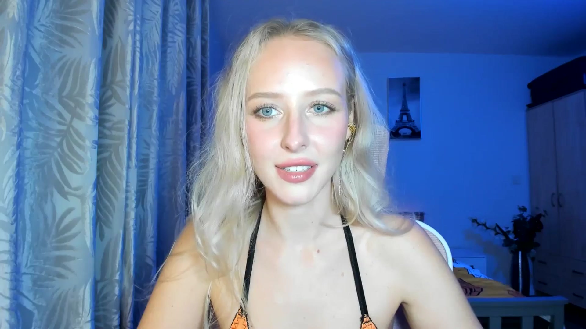 Gallery image thumbnail from Lamantina's myfreecams stream on, 10/13/2025, 24:03 image 12 of 20