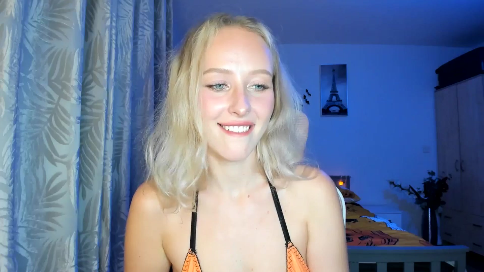 Gallery image thumbnail from Lamantina's myfreecams stream on, 10/13/2025, 24:03 image 10 of 20