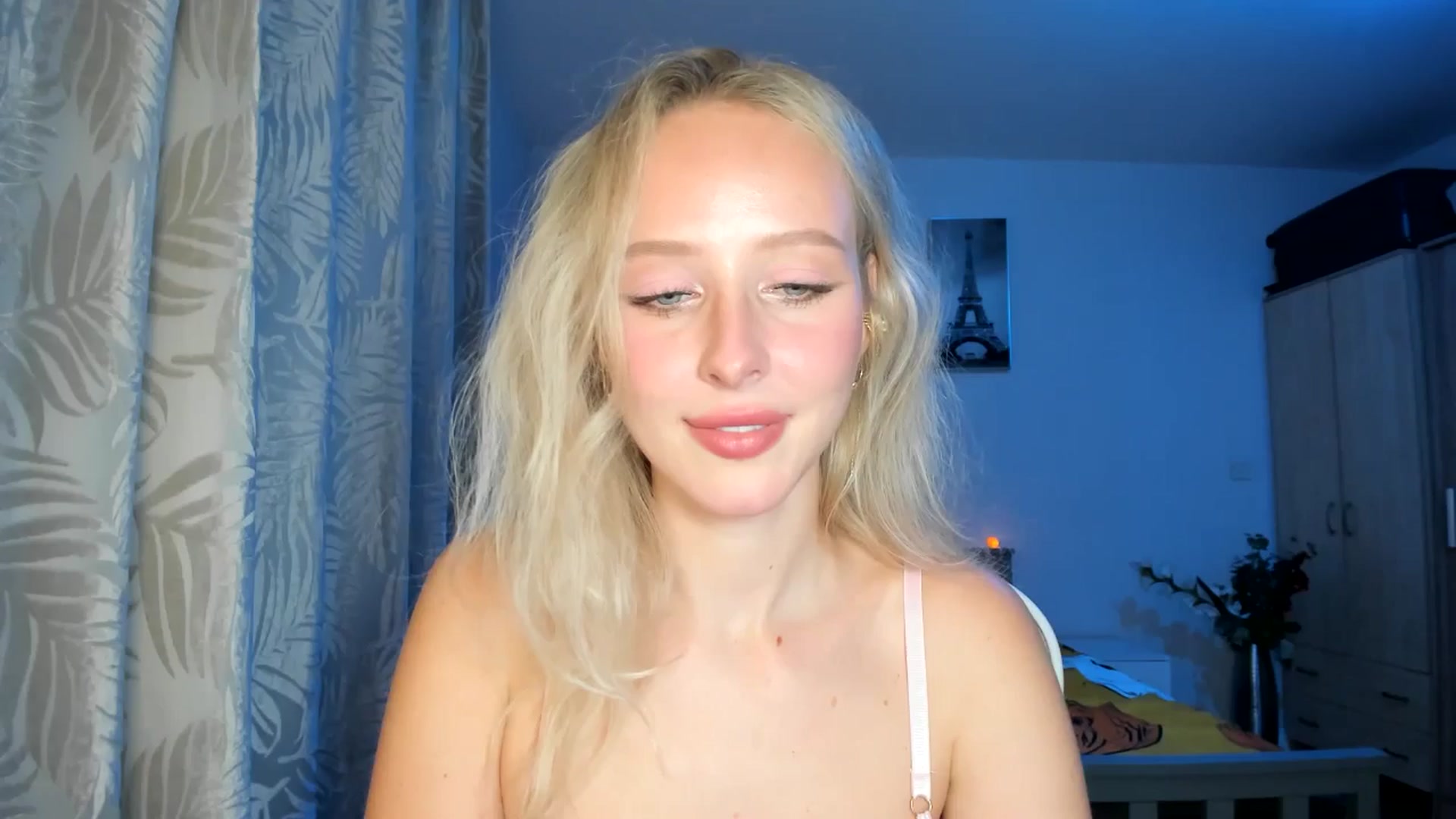 Gallery image thumbnail from Lamantina's myfreecams stream on, 10/15/2025, 24:02 image 13 of 20
