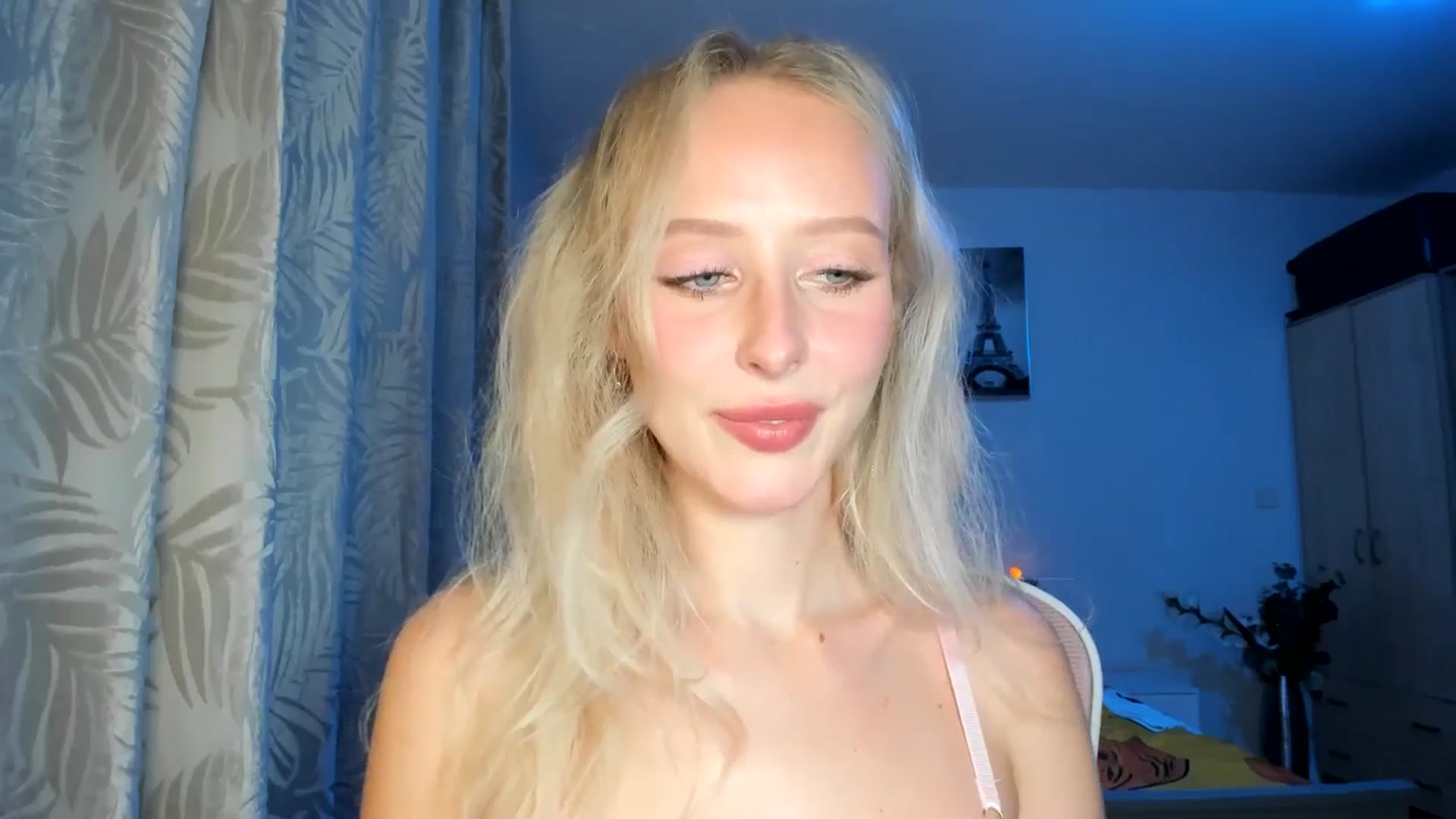 Gallery image thumbnail from Lamantina's myfreecams stream on, 10/15/2025, 24:02 image 2 of 20