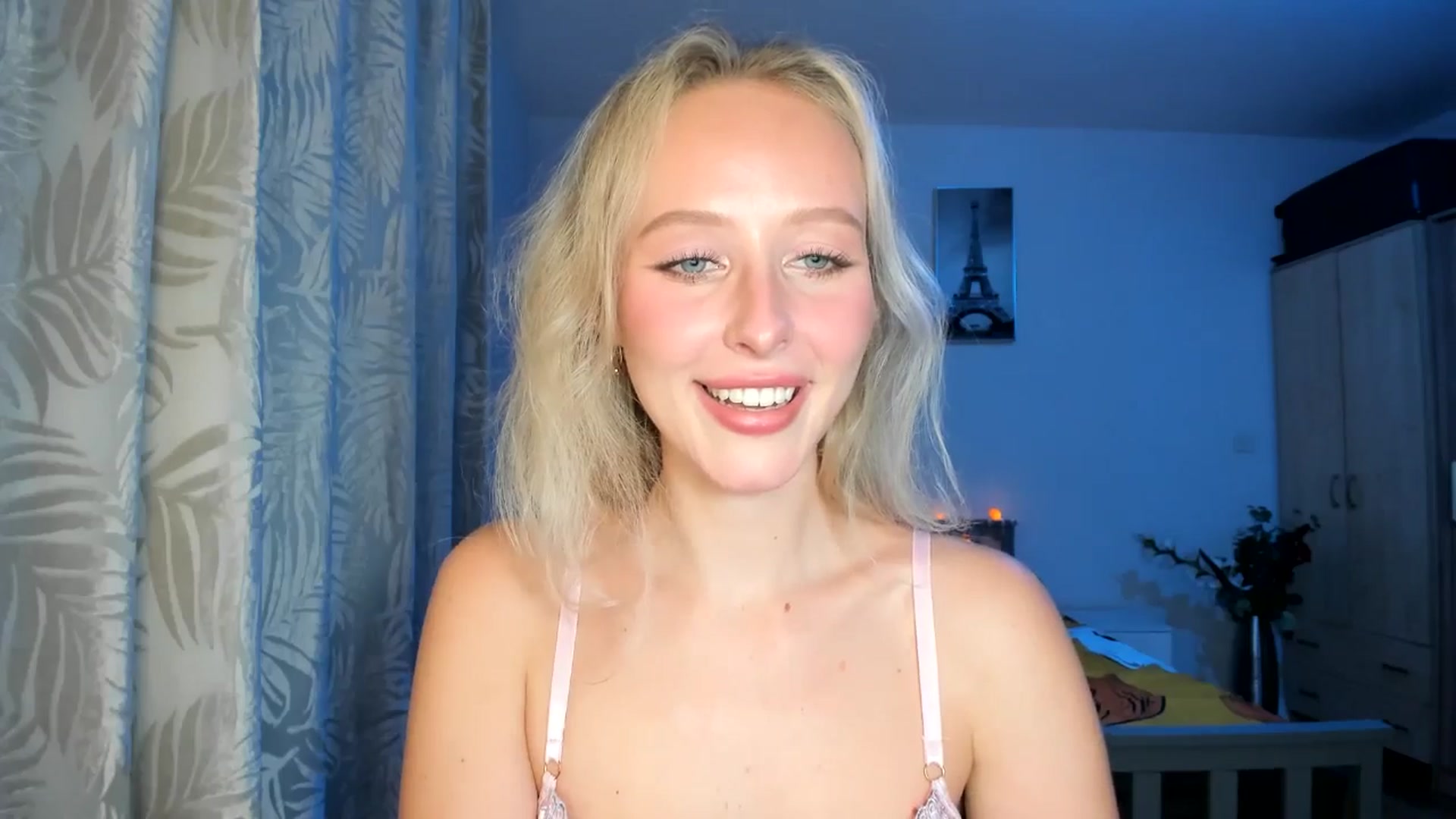 Gallery image thumbnail from Lamantina's myfreecams stream on, 10/15/2025, 24:02 image 16 of 20