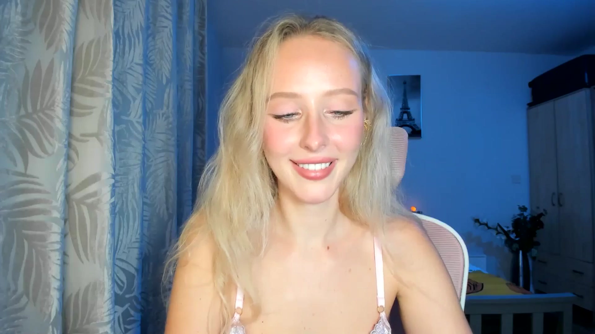Gallery image thumbnail from Lamantina's myfreecams stream on, 10/15/2025, 24:51 image 10 of 20
