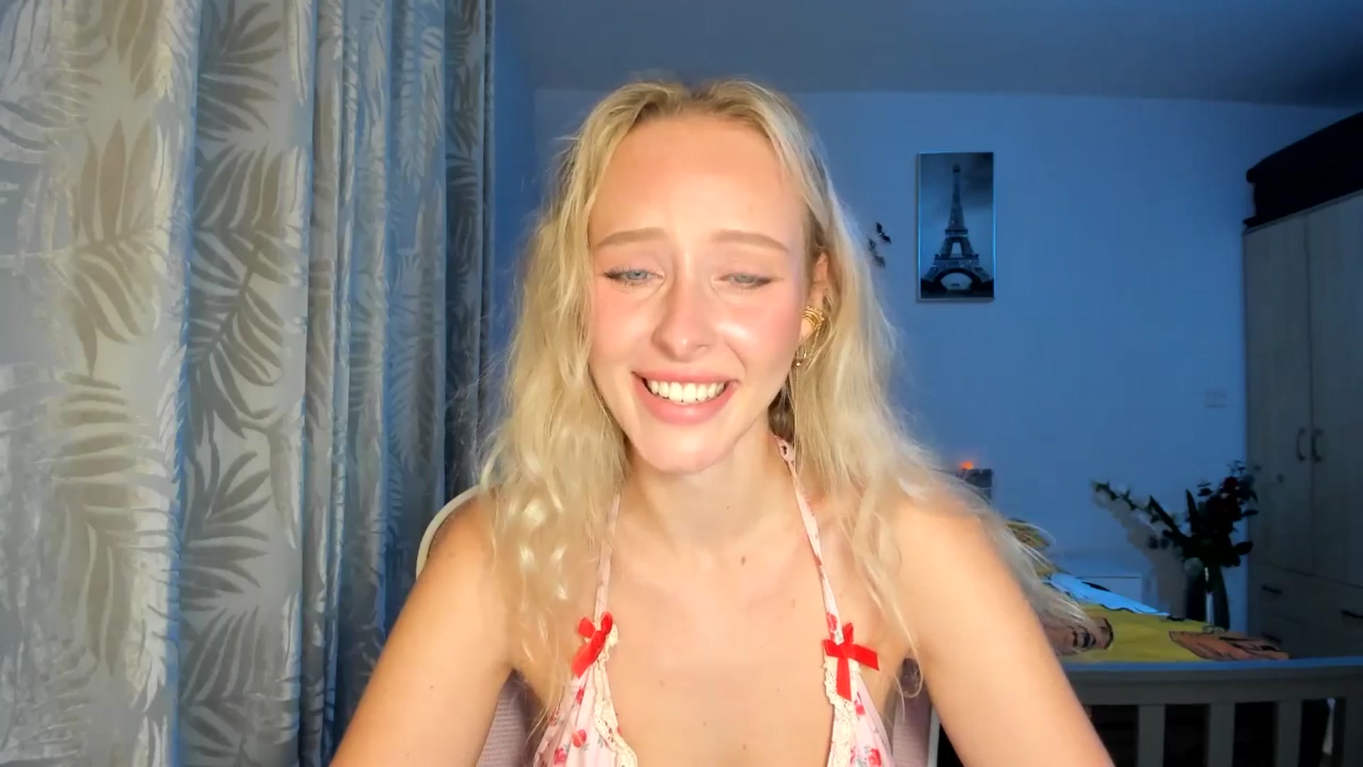 Gallery image thumbnail from Lamantina's myfreecams stream on, 10/20/2025, 01:27 image 15 of 20