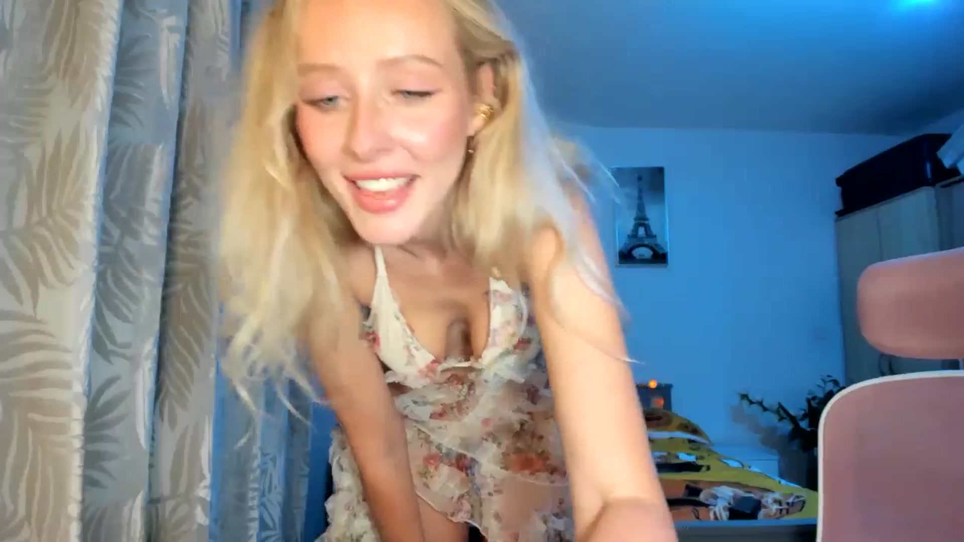 Gallery image thumbnail from Lamantina's myfreecams stream on, 10/22/2025, 01:05 image 15 of 20