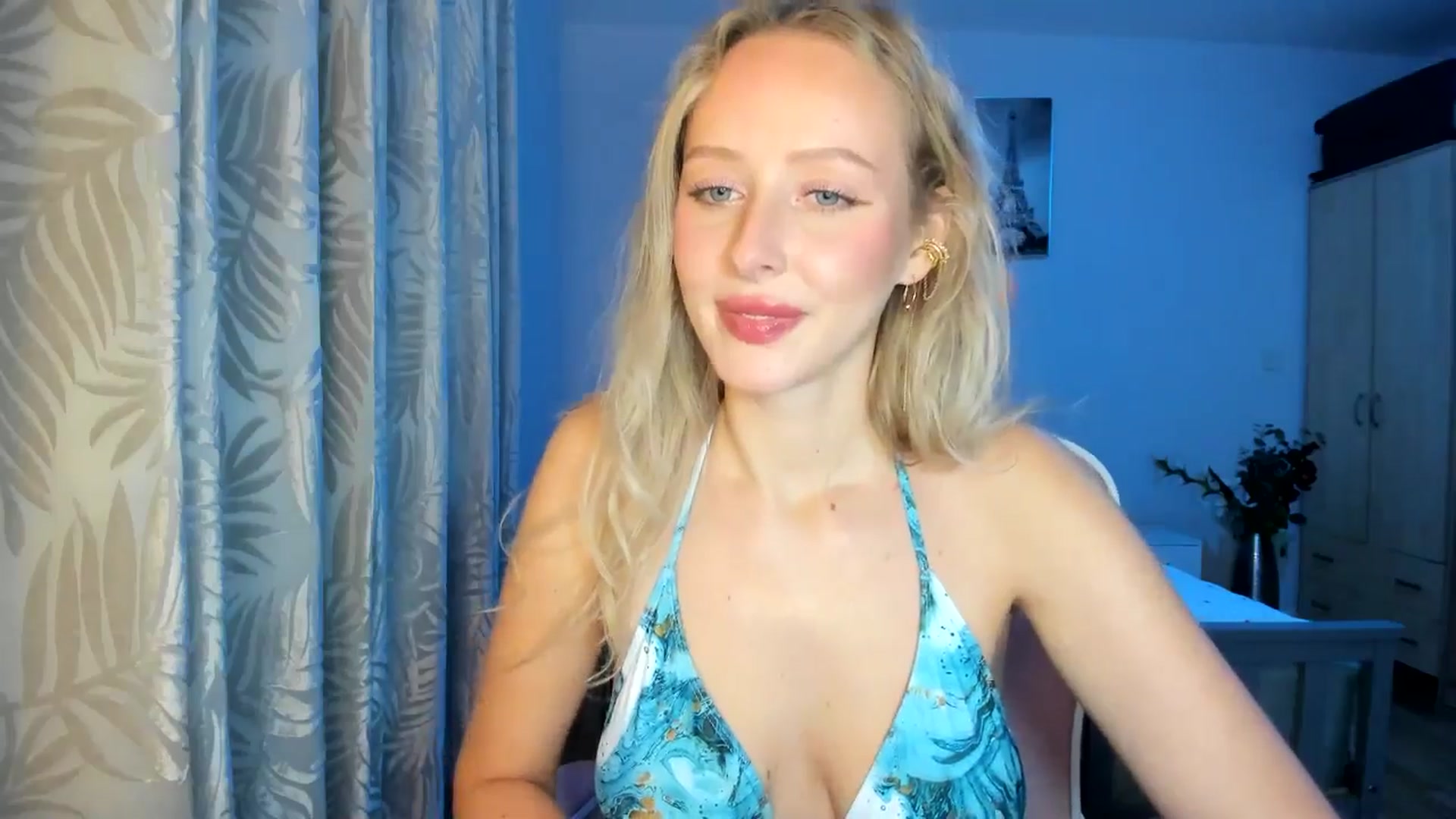 Gallery image thumbnail from Lamantina's myfreecams stream on, 11/01/2025, 23:15 image 7 of 20