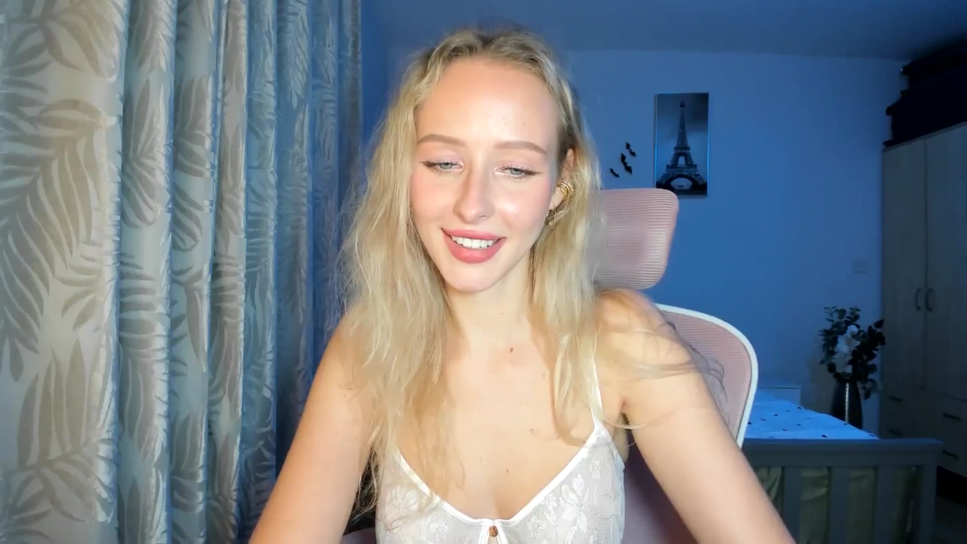 Gallery image thumbnail from Lamantina's myfreecams stream on, 11/16/2025, 01:17 image 19 of 20