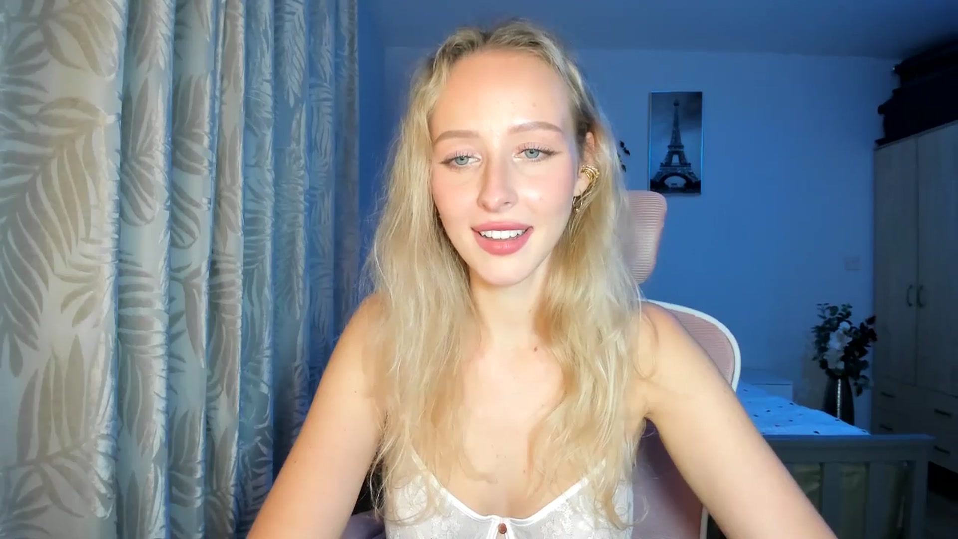 Gallery image thumbnail from Lamantina's myfreecams stream on, 11/16/2025, 01:17 image 18 of 20