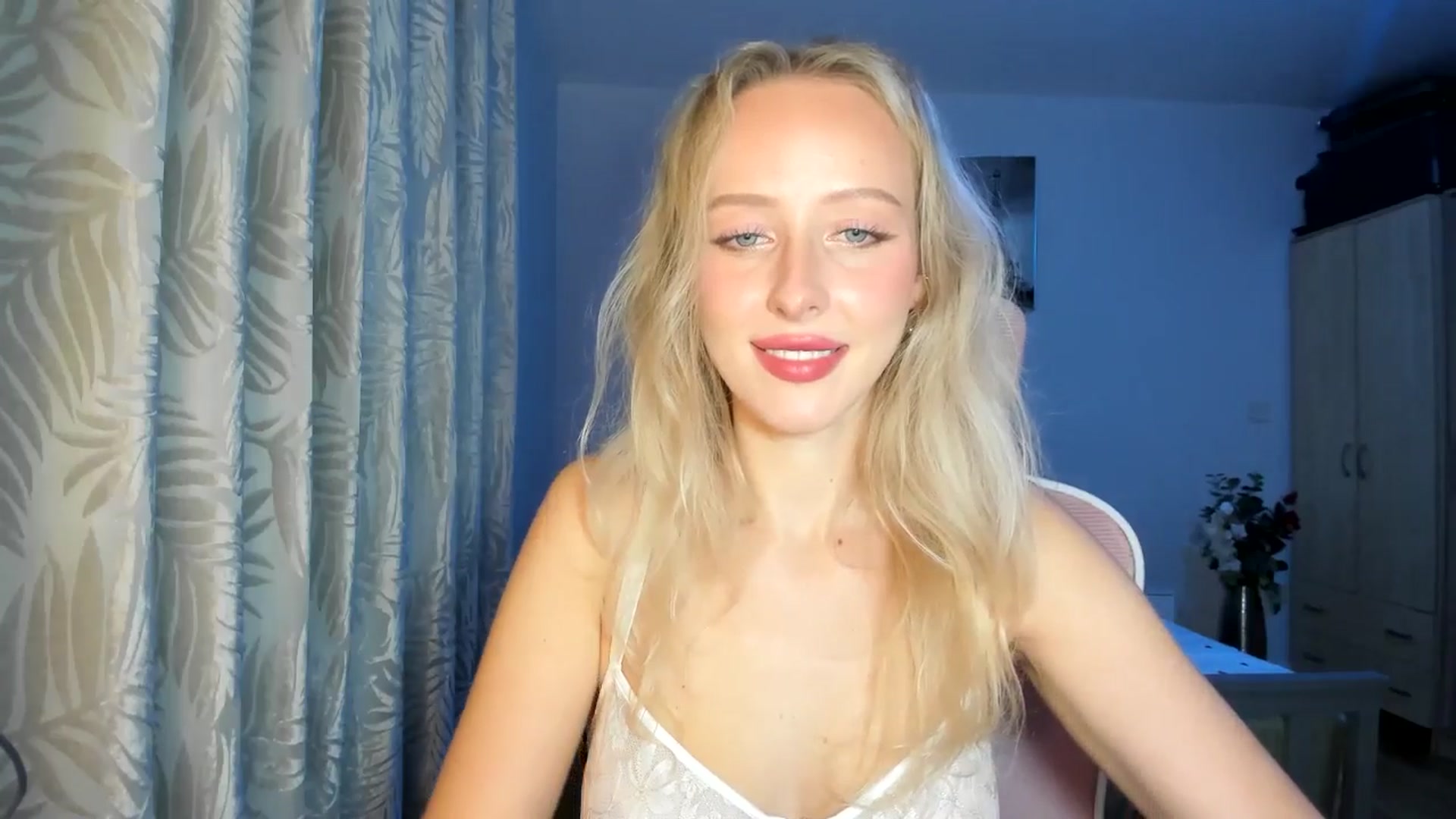 Gallery image thumbnail from Lamantina's myfreecams stream on, 11/16/2025, 23:47 image 10 of 20